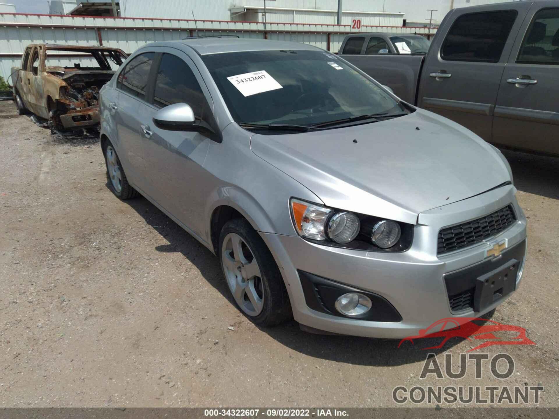 CHEVROLET SONIC 2016 - 1G1JE5SB8G4137765