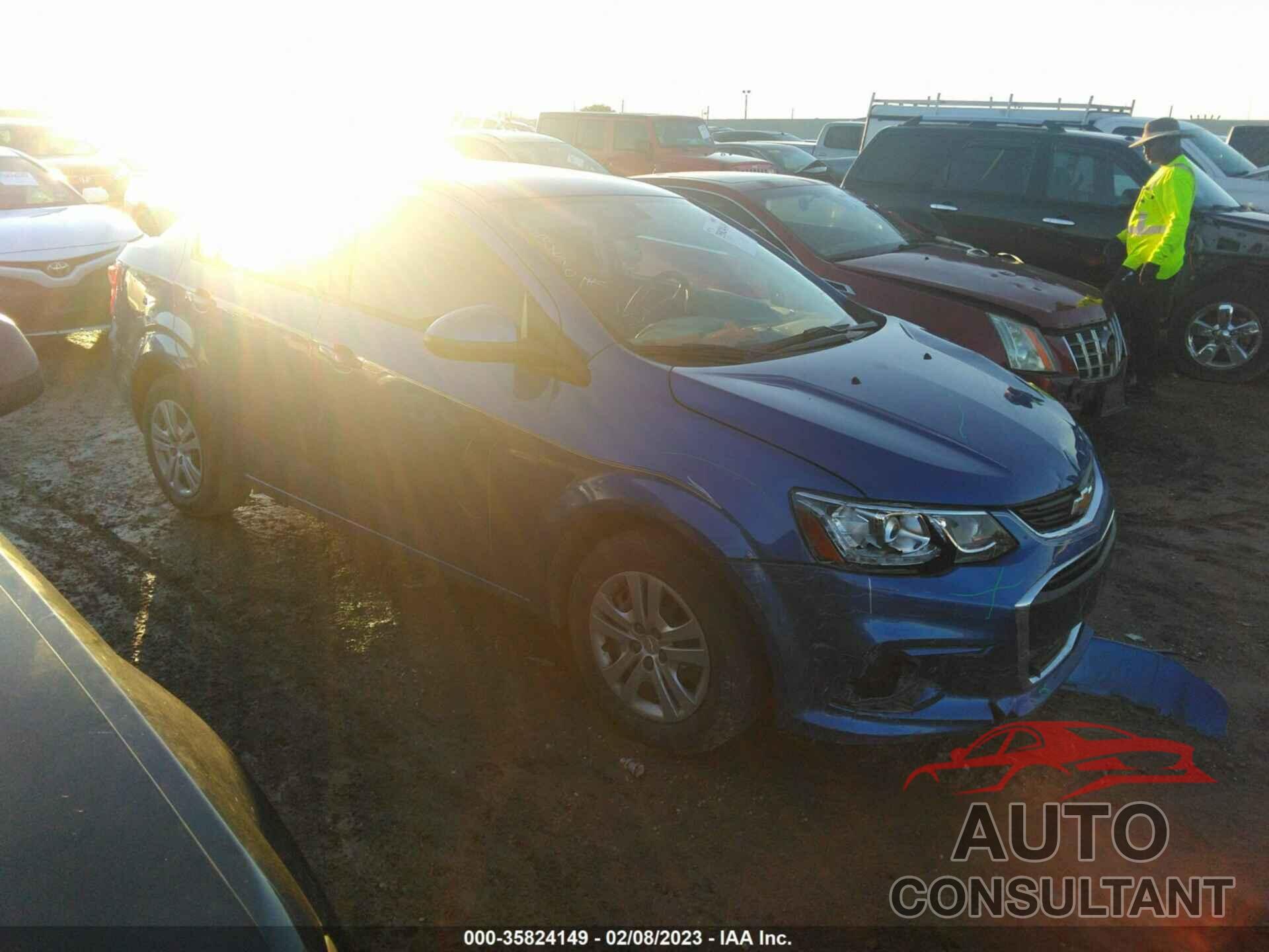 CHEVROLET SONIC 2018 - 1G1JB5SH6J4132990