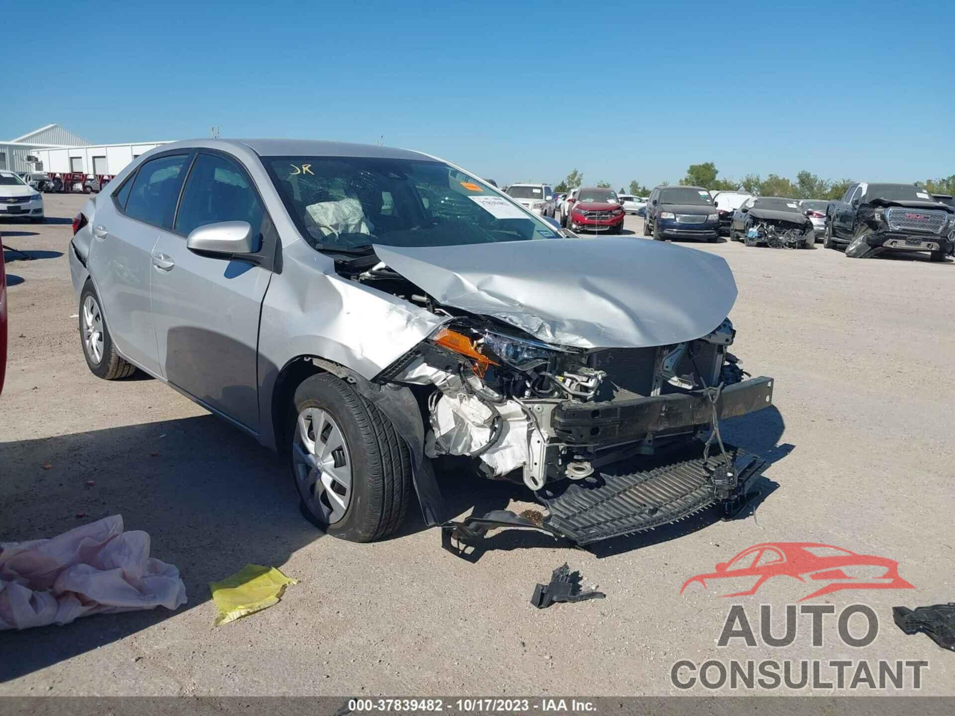TOYOTA COROLLA 2018 - 5YFBURHE2JP801456