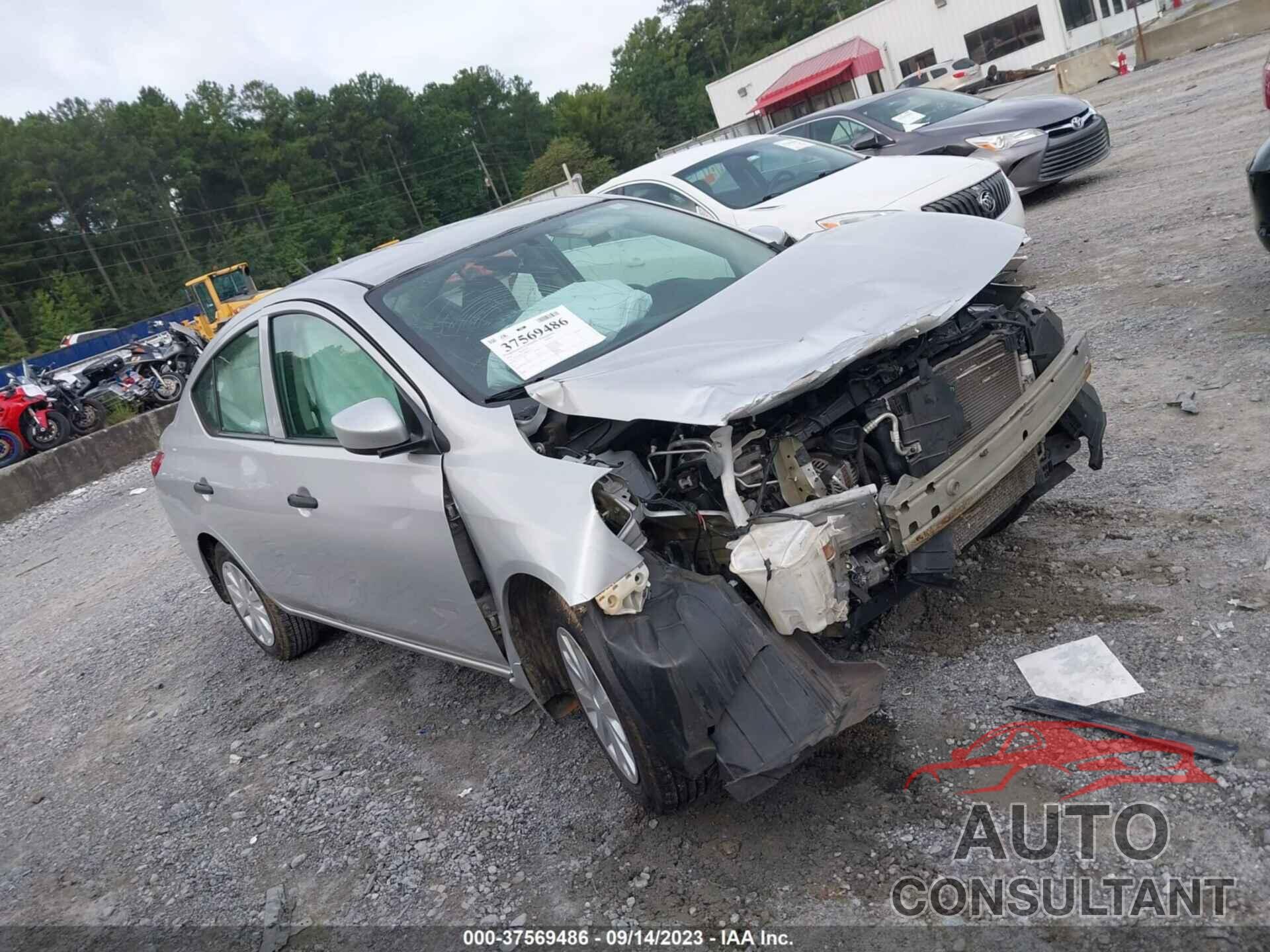 NISSAN VERSA 2018 - 3N1CN7AP1JL886758