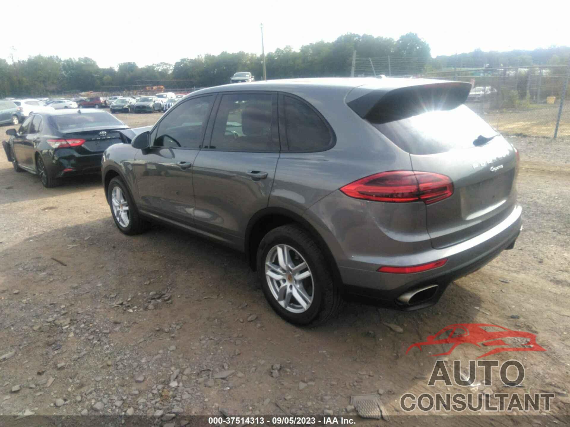 PORSCHE CAYENNE 2016 - WP1AA2A29GKA10925