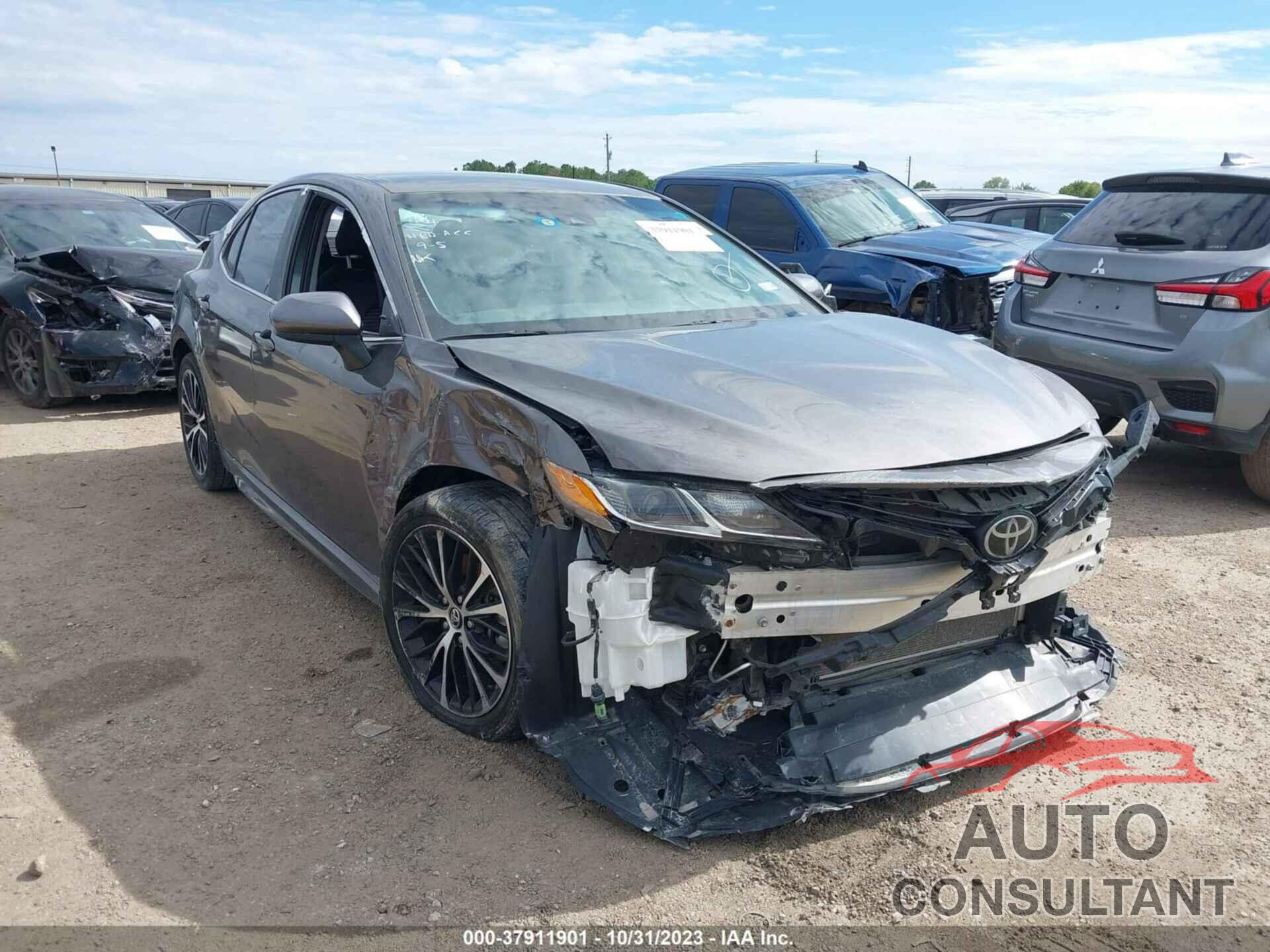 TOYOTA CAMRY 2018 - 4T1B11HK6JU070643
