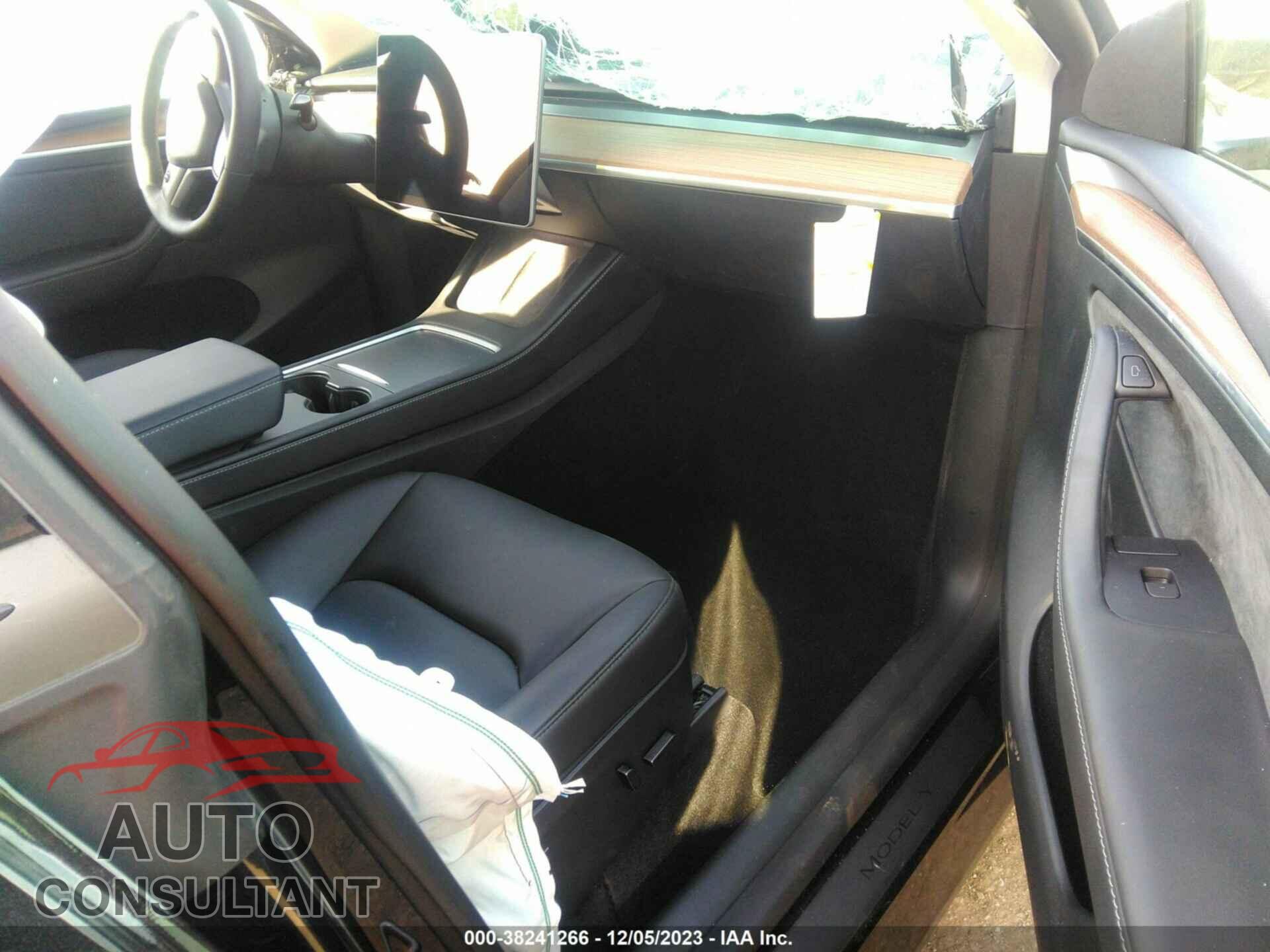 TESLA MODEL Y 2023 - 7SAYGDEE8PF753672
