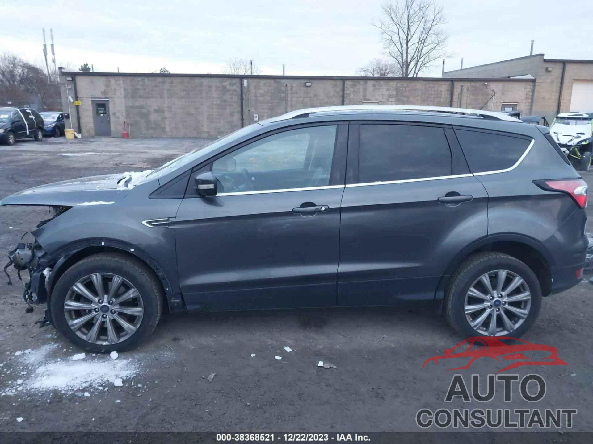 FORD ESCAPE 2017 - 1FMCU9J96HUB71368