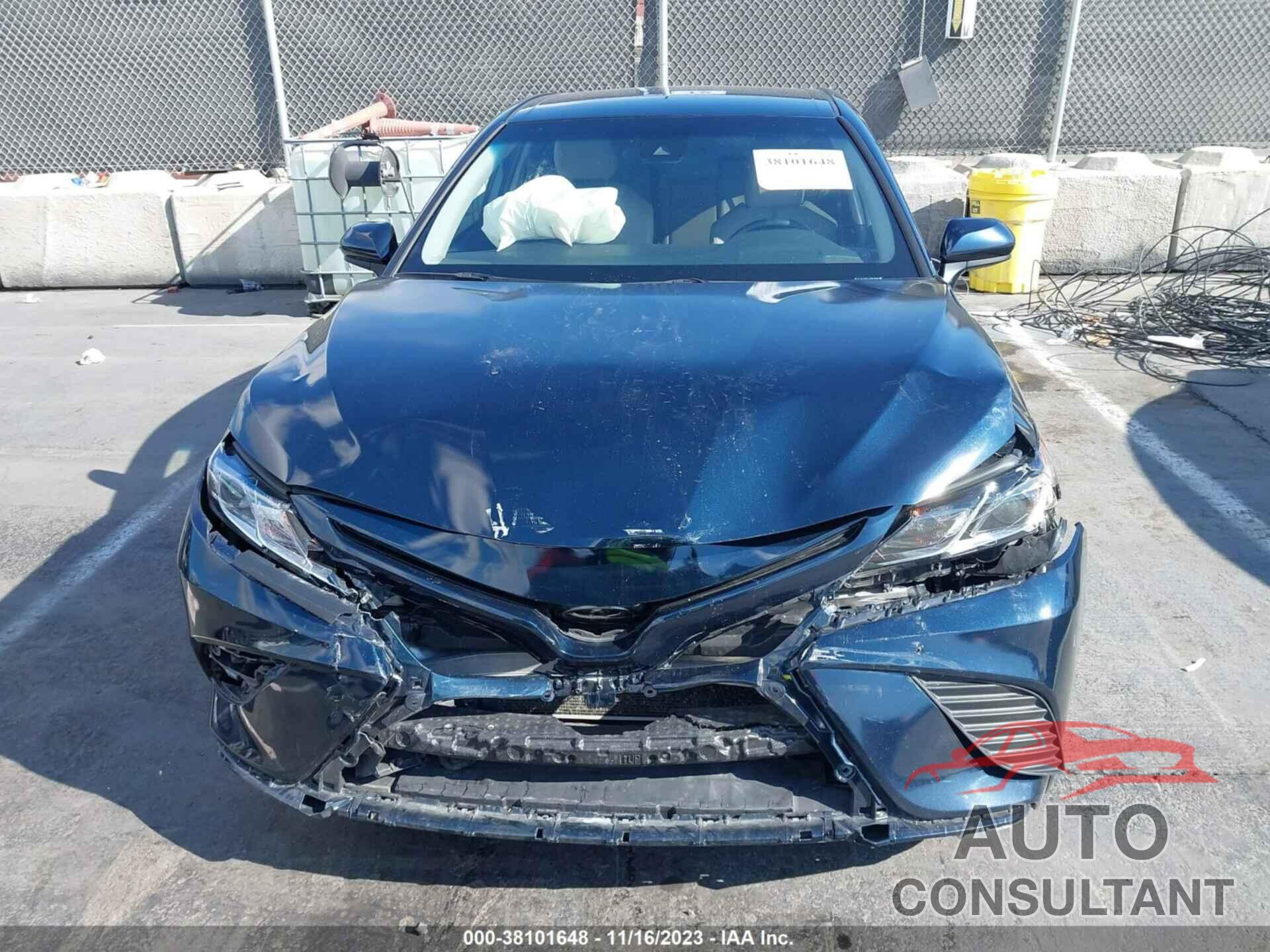 TOYOTA CAMRY 2018 - 4T1B11HK4JU554908