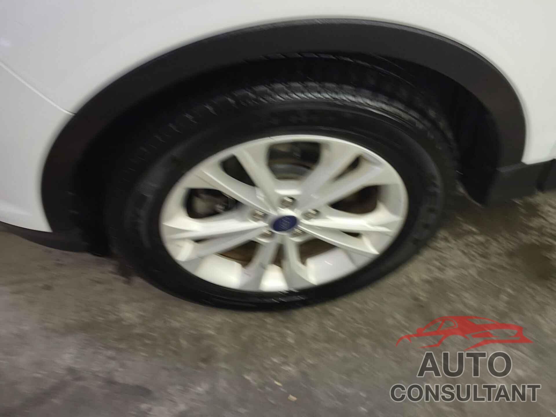 FORD ESCAPE 2018 - 1FMCU9GD7JUB17451