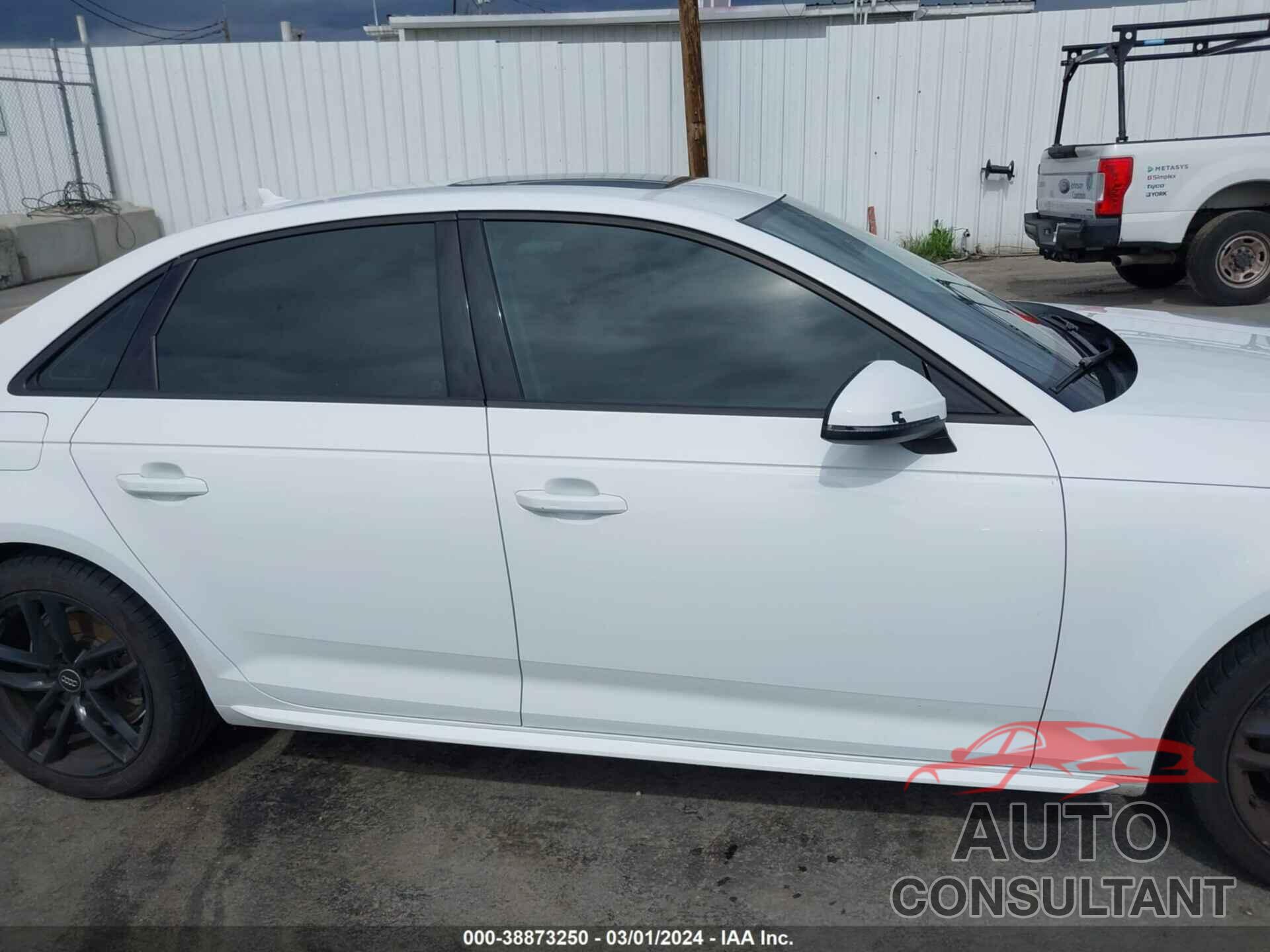 AUDI A4 2017 - WAUKMAF49HN055832