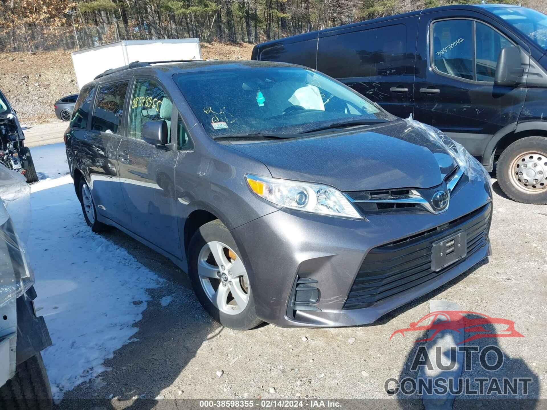 TOYOTA SIENNA 2018 - 5TDKZ3DC1JS938432