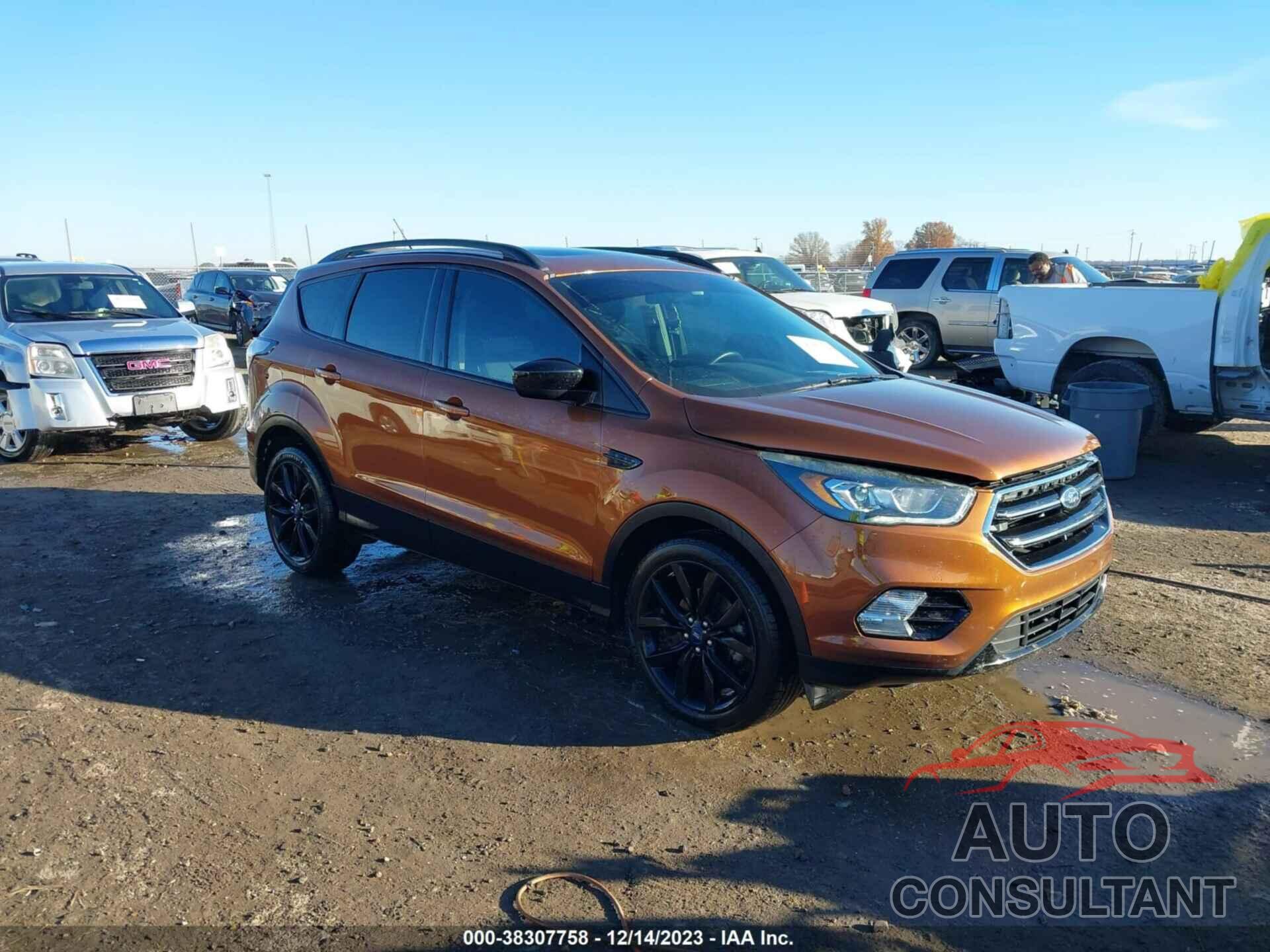 FORD ESCAPE 2017 - 1FMCU0GD3HUC38029