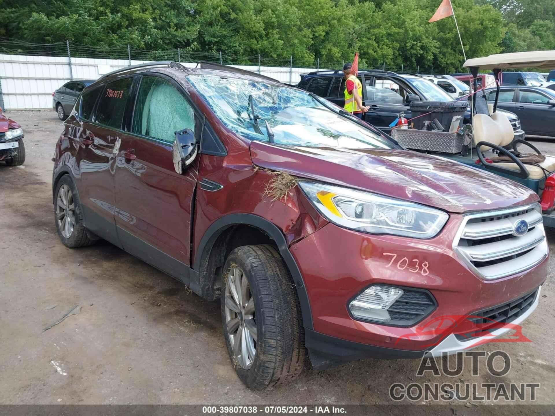 FORD ESCAPE 2018 - 1FMCU9J90JUC69379