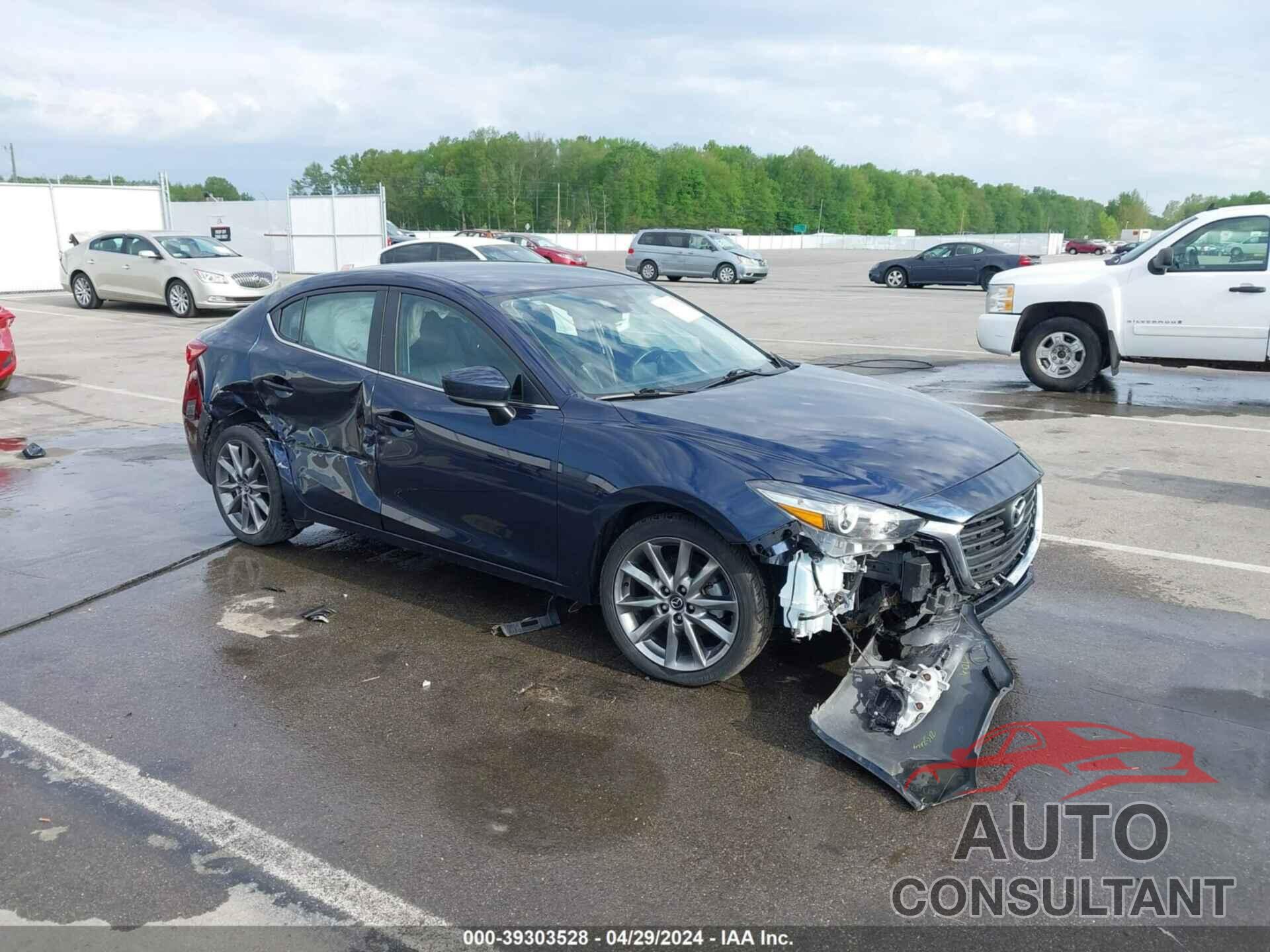 MAZDA MAZDA3 2018 - 3MZBN1V34JM244958