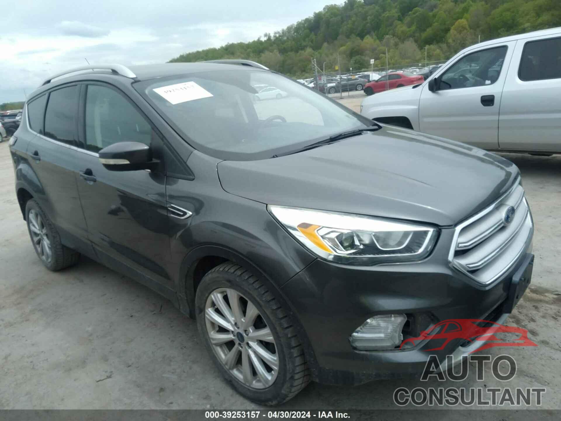 FORD ESCAPE 2017 - 1FMCU9J90HUD35892