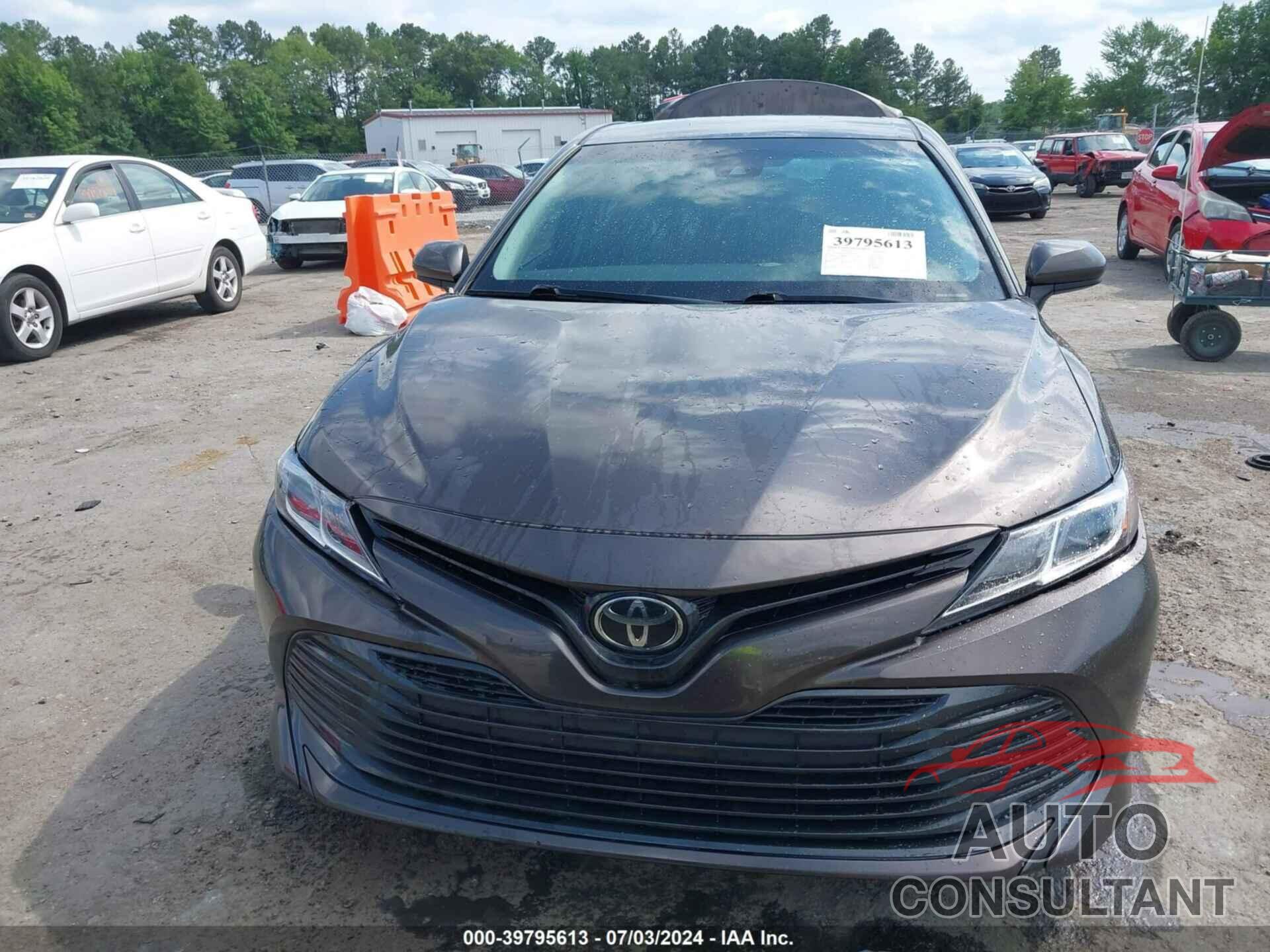 TOYOTA CAMRY 2018 - 4T1B11HK6JU098362
