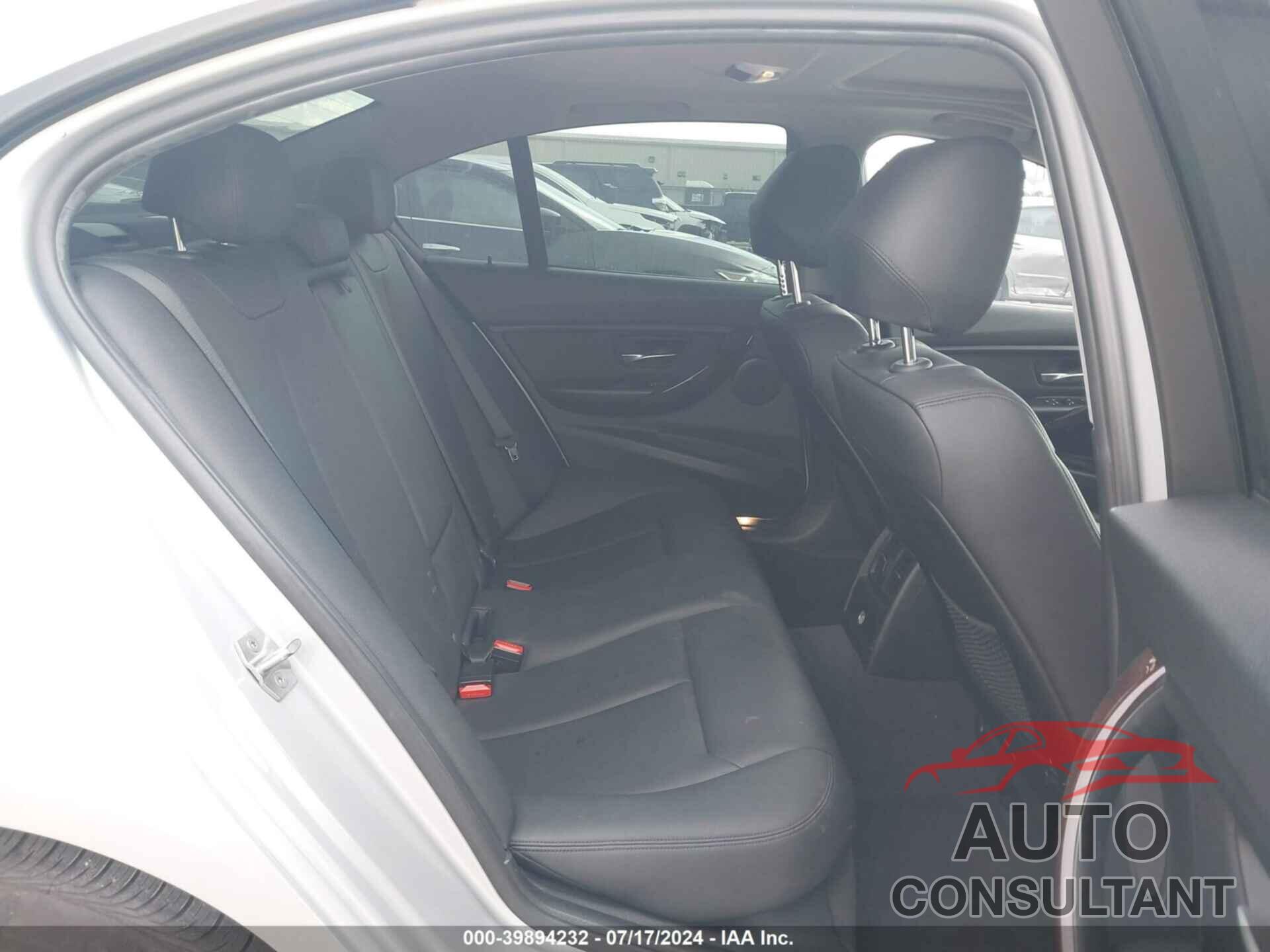 BMW 320I 2016 - WBA8E1G57GNT36332