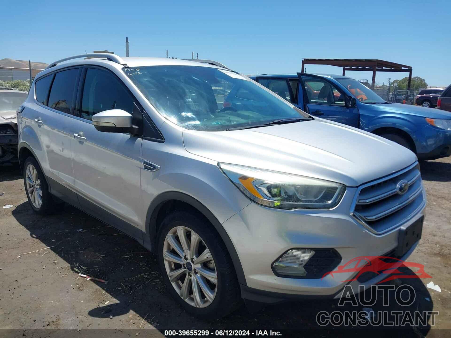 FORD ESCAPE 2017 - 1FMCU0J92HUD29409