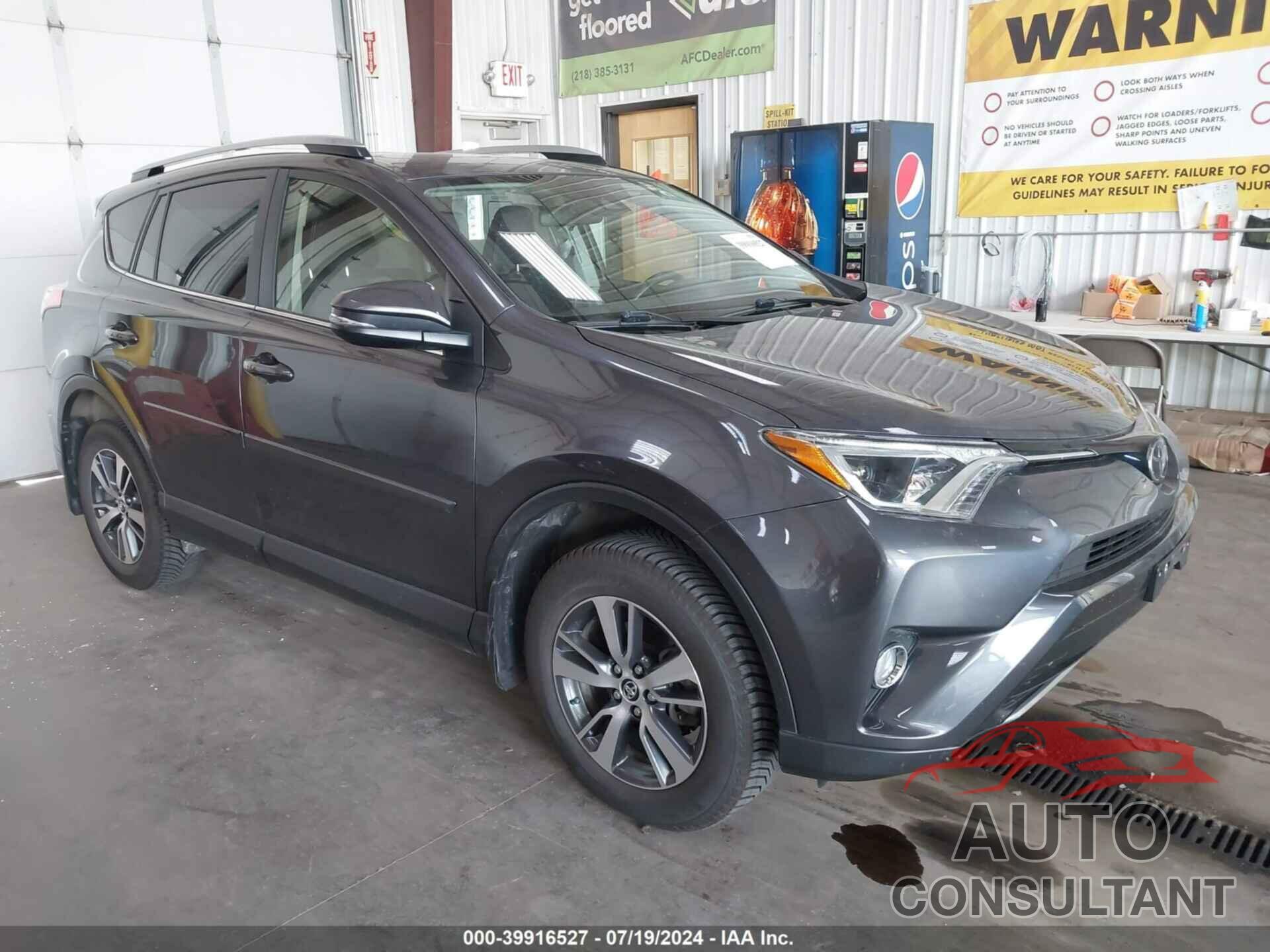 TOYOTA RAV4 2018 - JTMRFREV4JJ258256