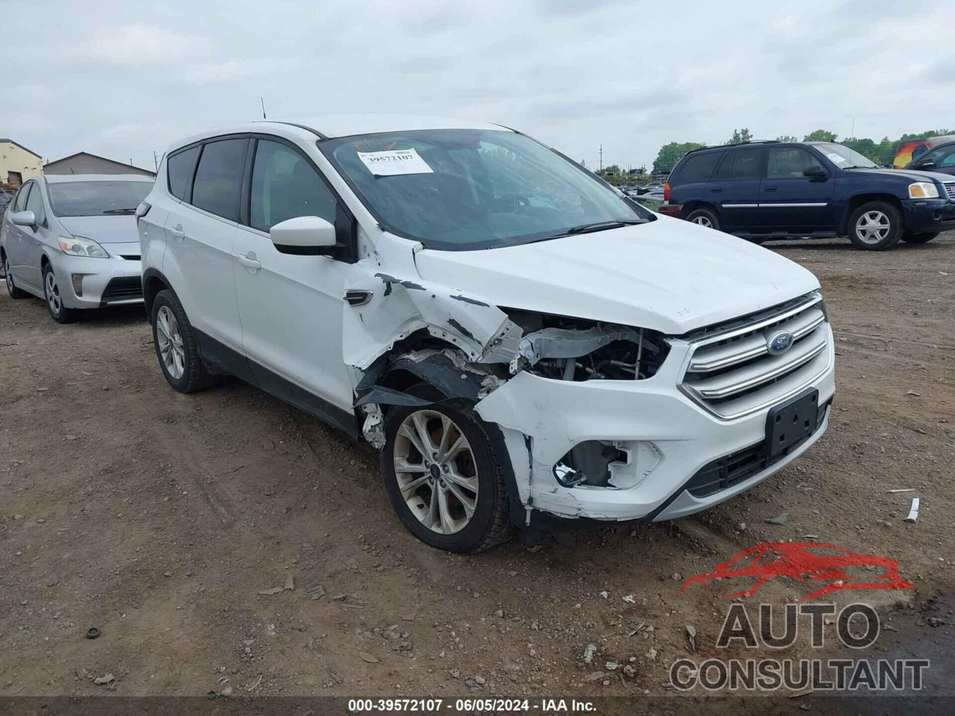 FORD ESCAPE 2017 - 1FMCU0GDXHUA06639