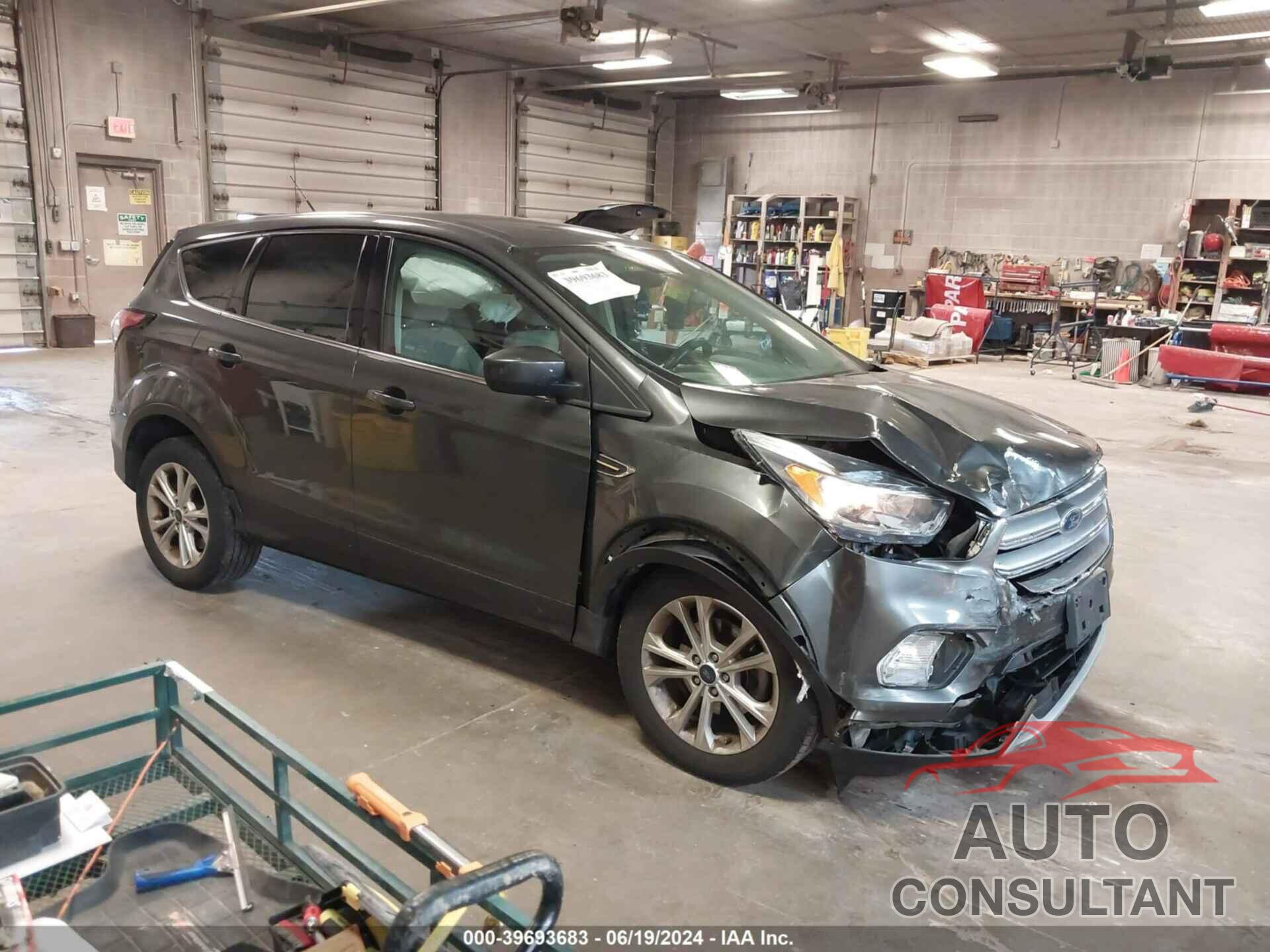 FORD ESCAPE 2017 - 1FMCU0GD2HUC38877