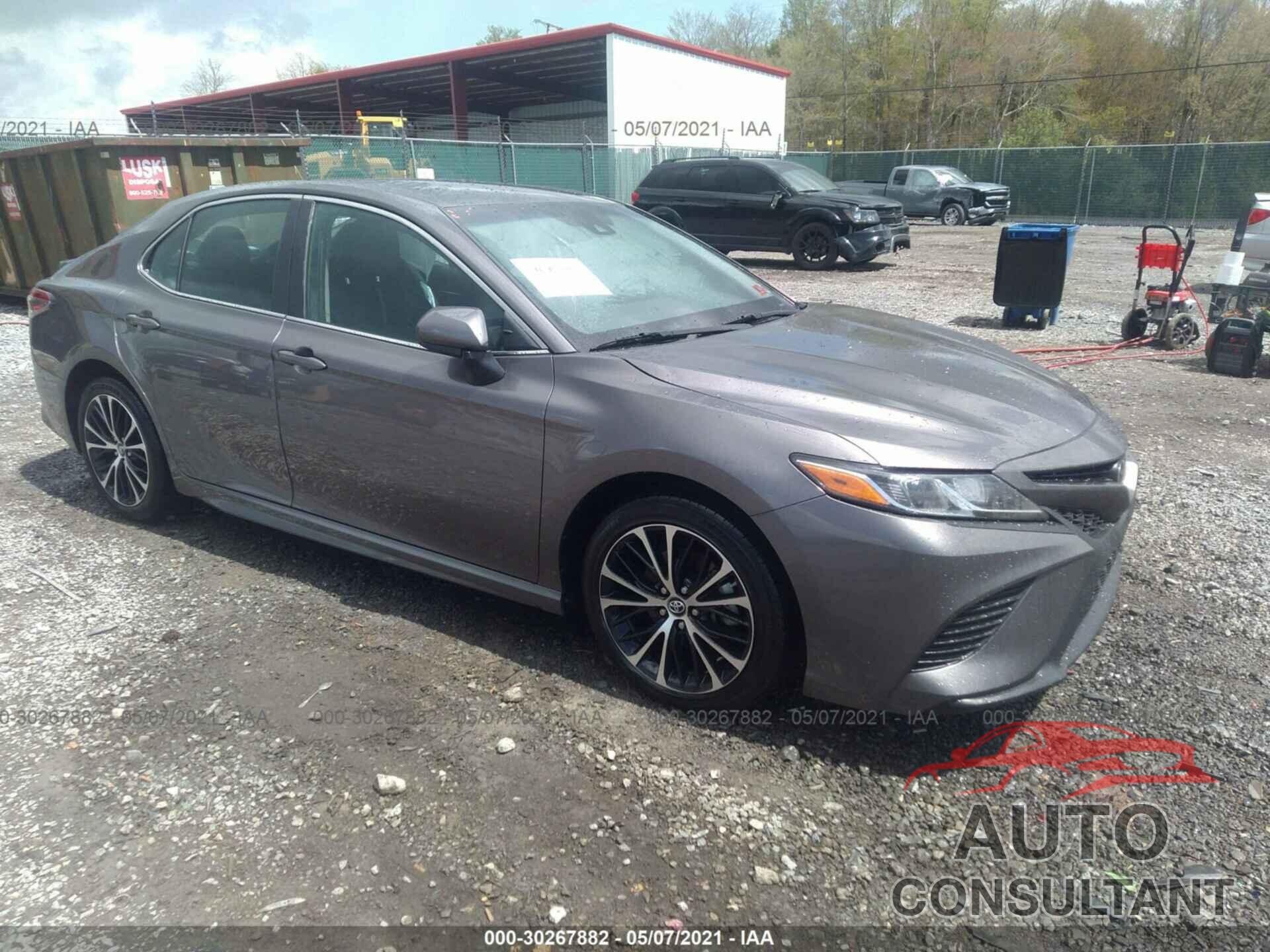 TOYOTA CAMRY 2018 - 4T1B11HK5JU056829