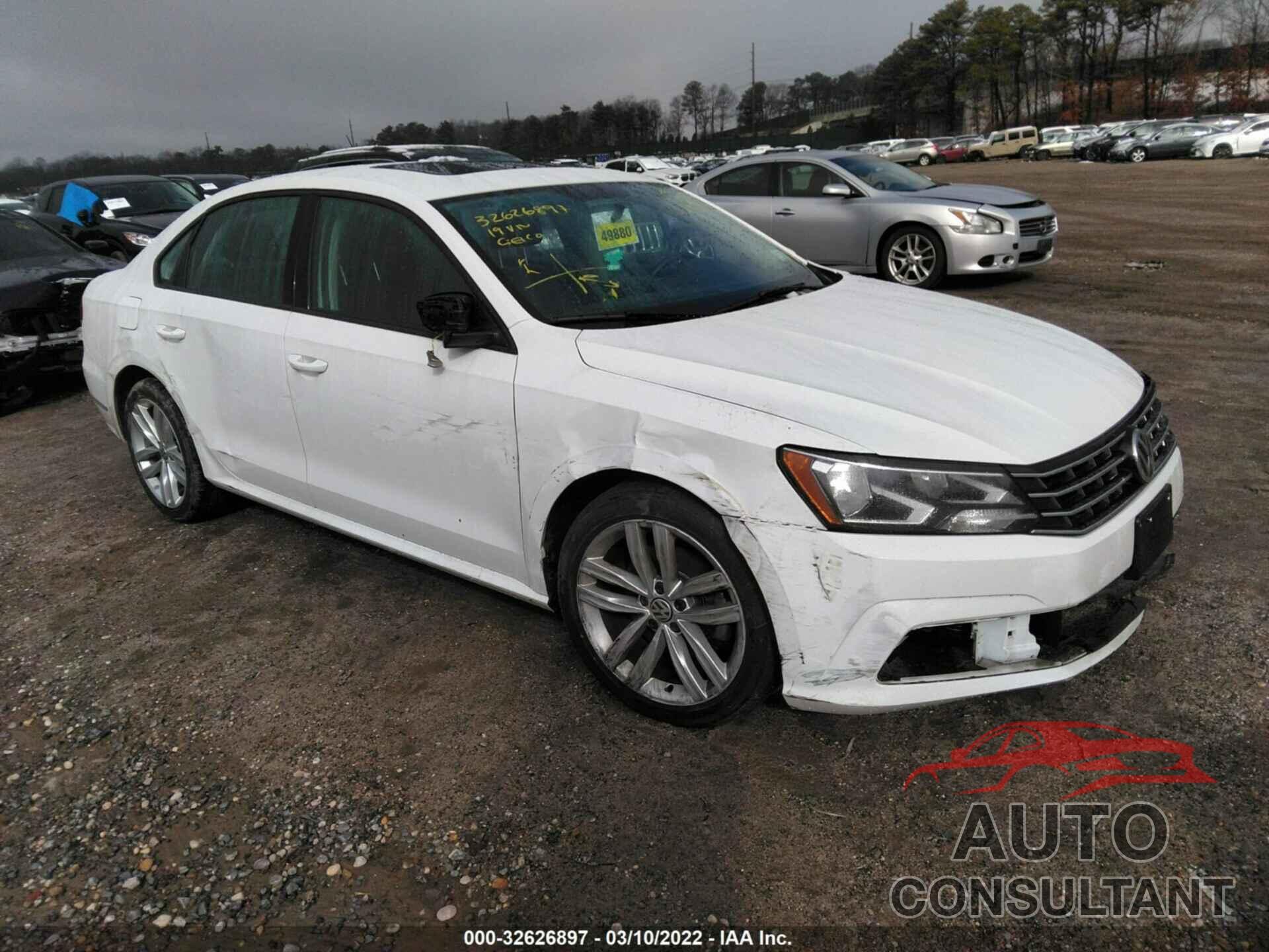VOLKSWAGEN PASSAT 2019 - 1VWLA7A35KC003048