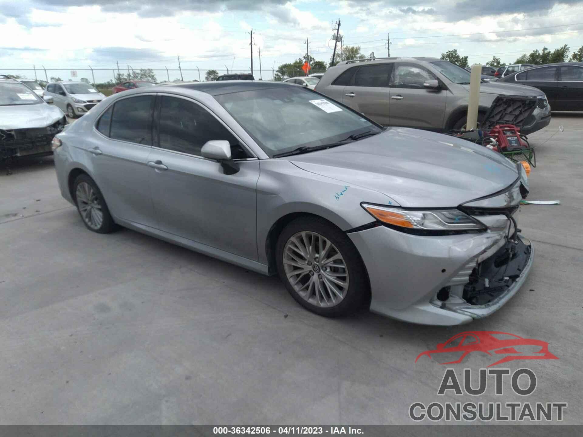 TOYOTA CAMRY 2018 - 4T1B11HK8JU158738