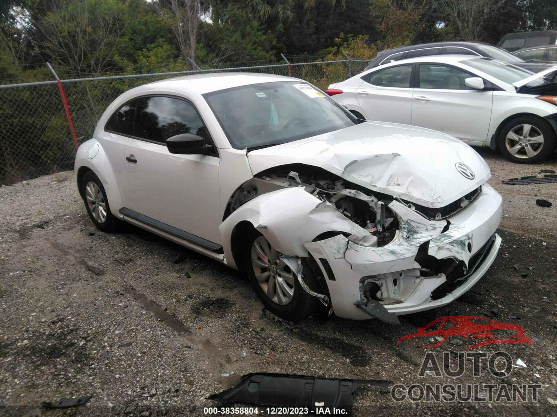VOLKSWAGEN BEETLE 2018 - 3VWFD7AT8JM710811