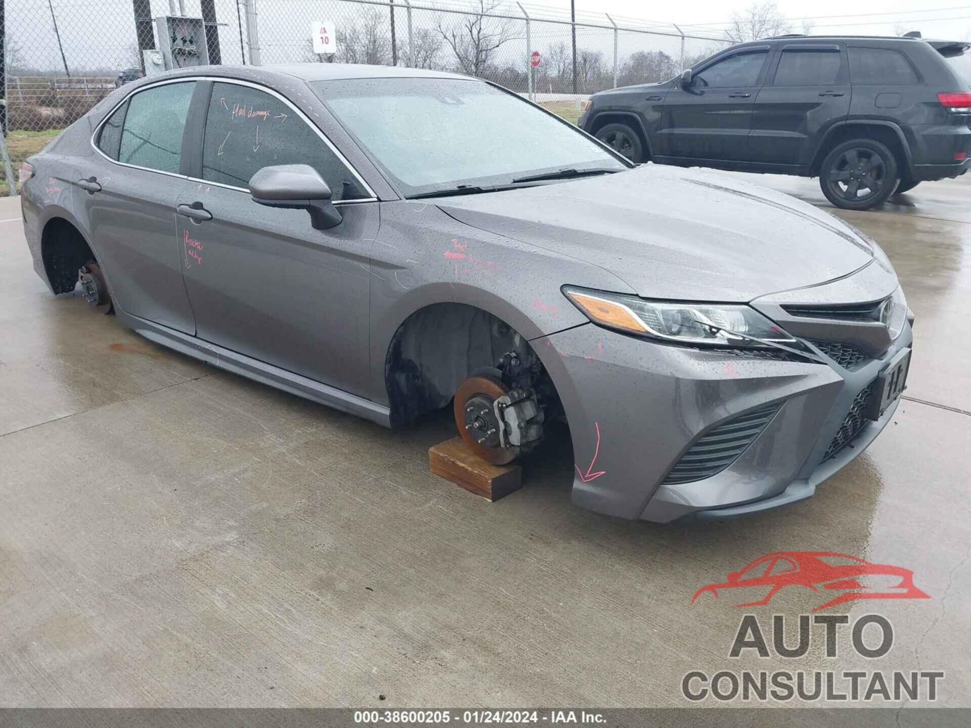 TOYOTA CAMRY 2018 - 4T1B11HK1JU634148
