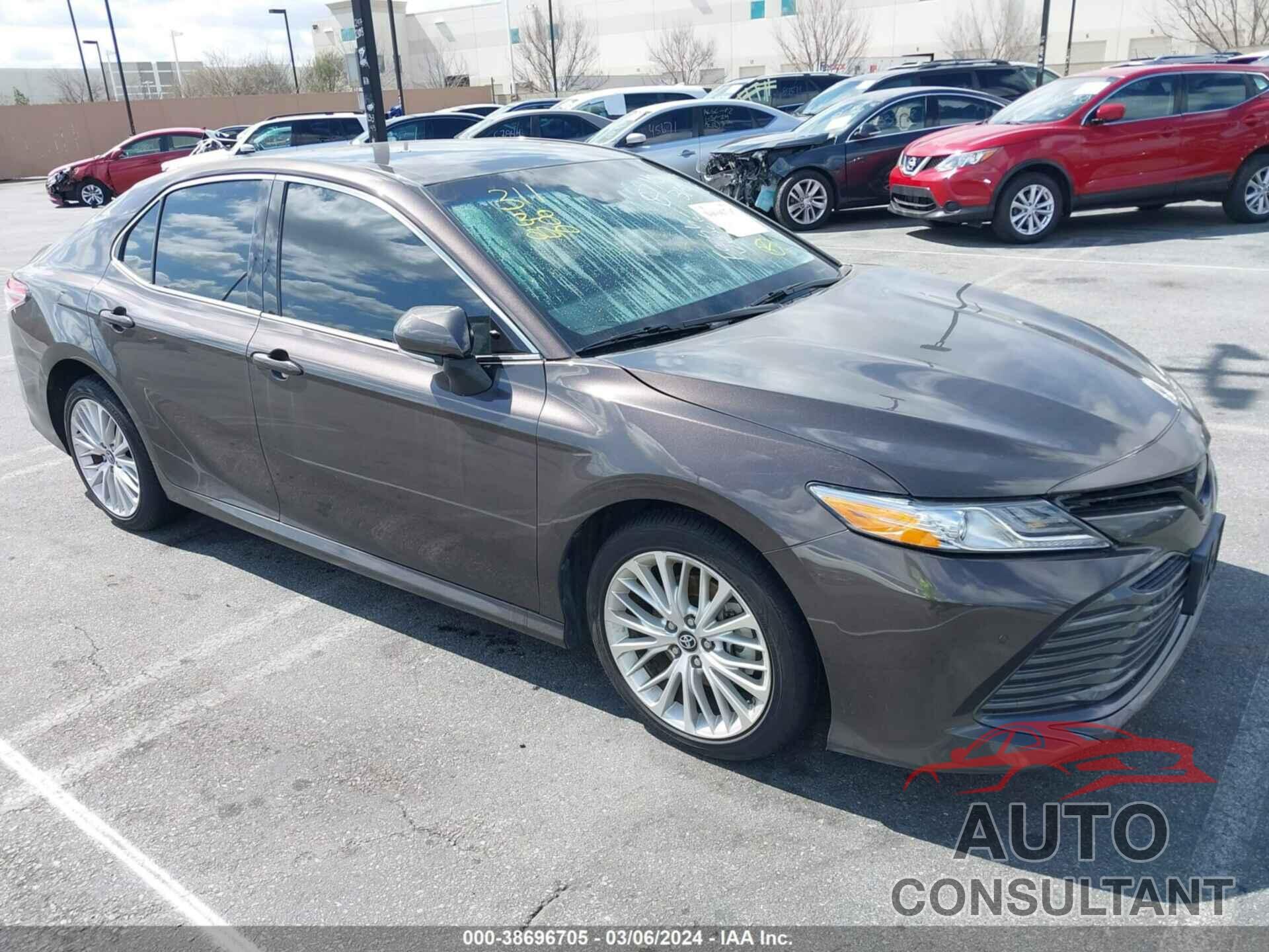 TOYOTA CAMRY 2018 - 4T1B11HKXJU500626