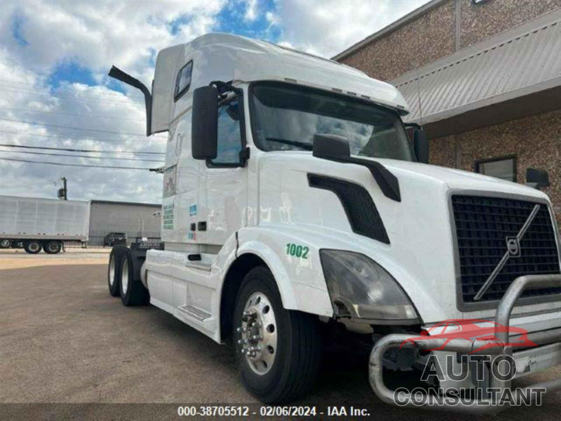 VOLVO VNL 2018 - 4V4NC9TH0JN992295