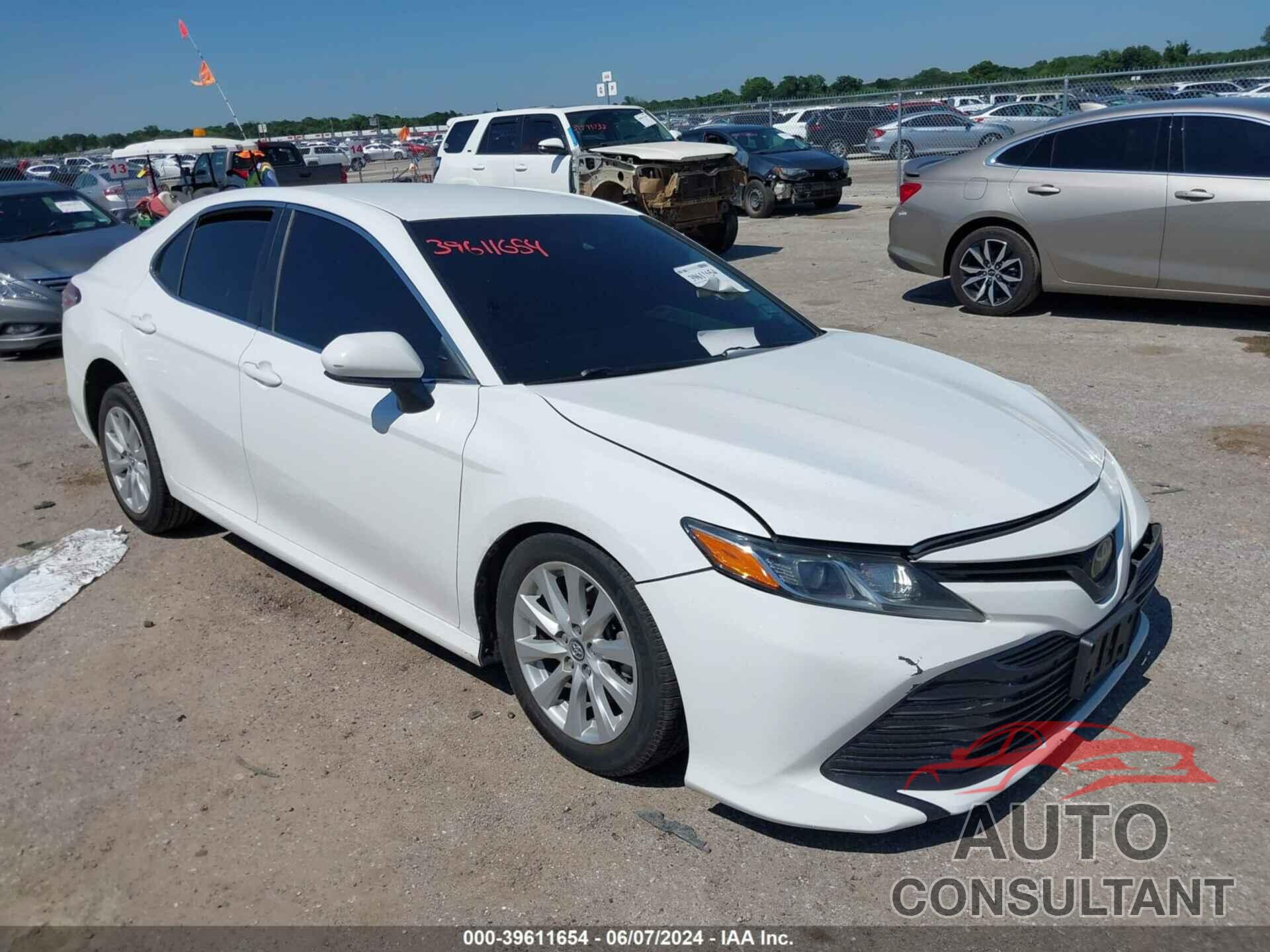 TOYOTA CAMRY 2018 - 4T1B11HK3JU589746