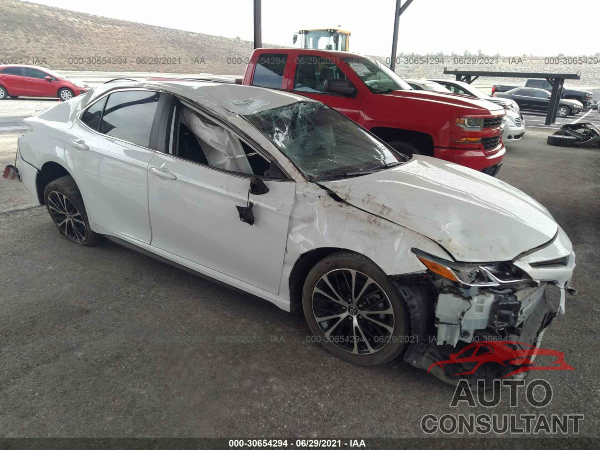 TOYOTA CAMRY 2020 - 4T1G11AK5LU857277