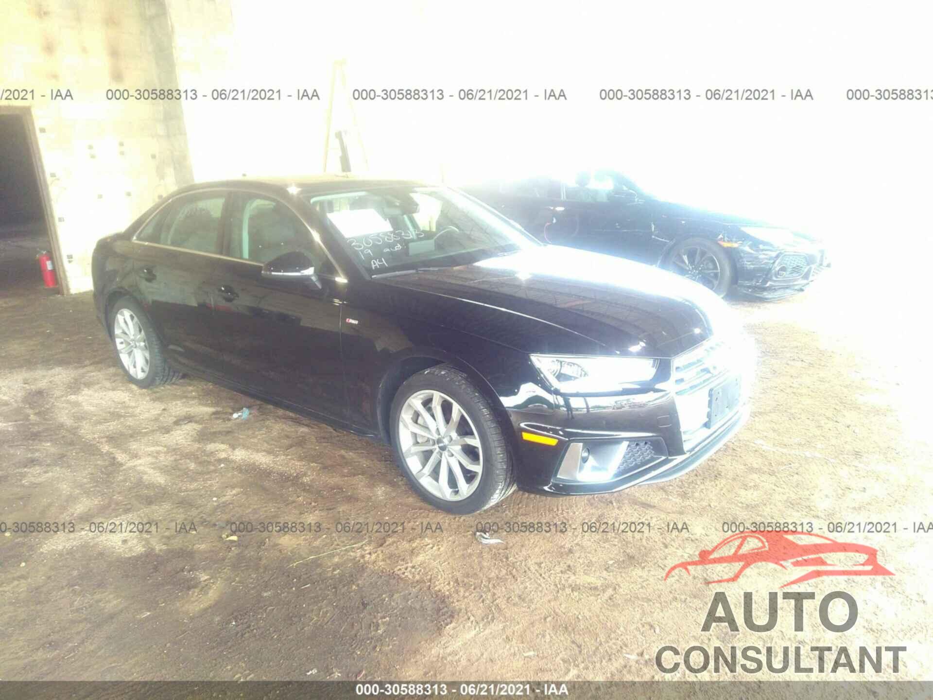 AUDI A4 2019 - WAUDNAF4XKA047565