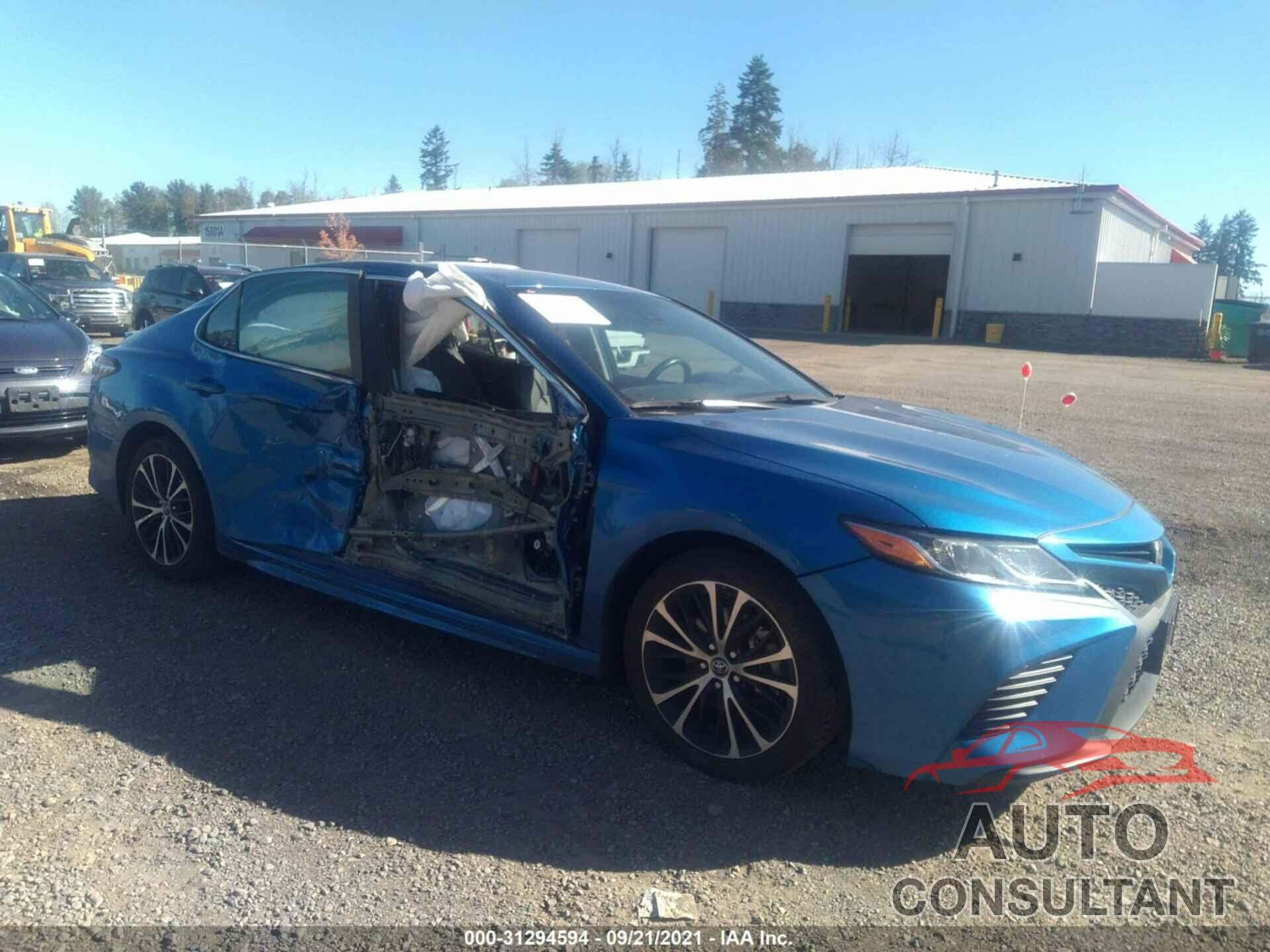 TOYOTA CAMRY 2018 - 4T1B11HK9JU063105