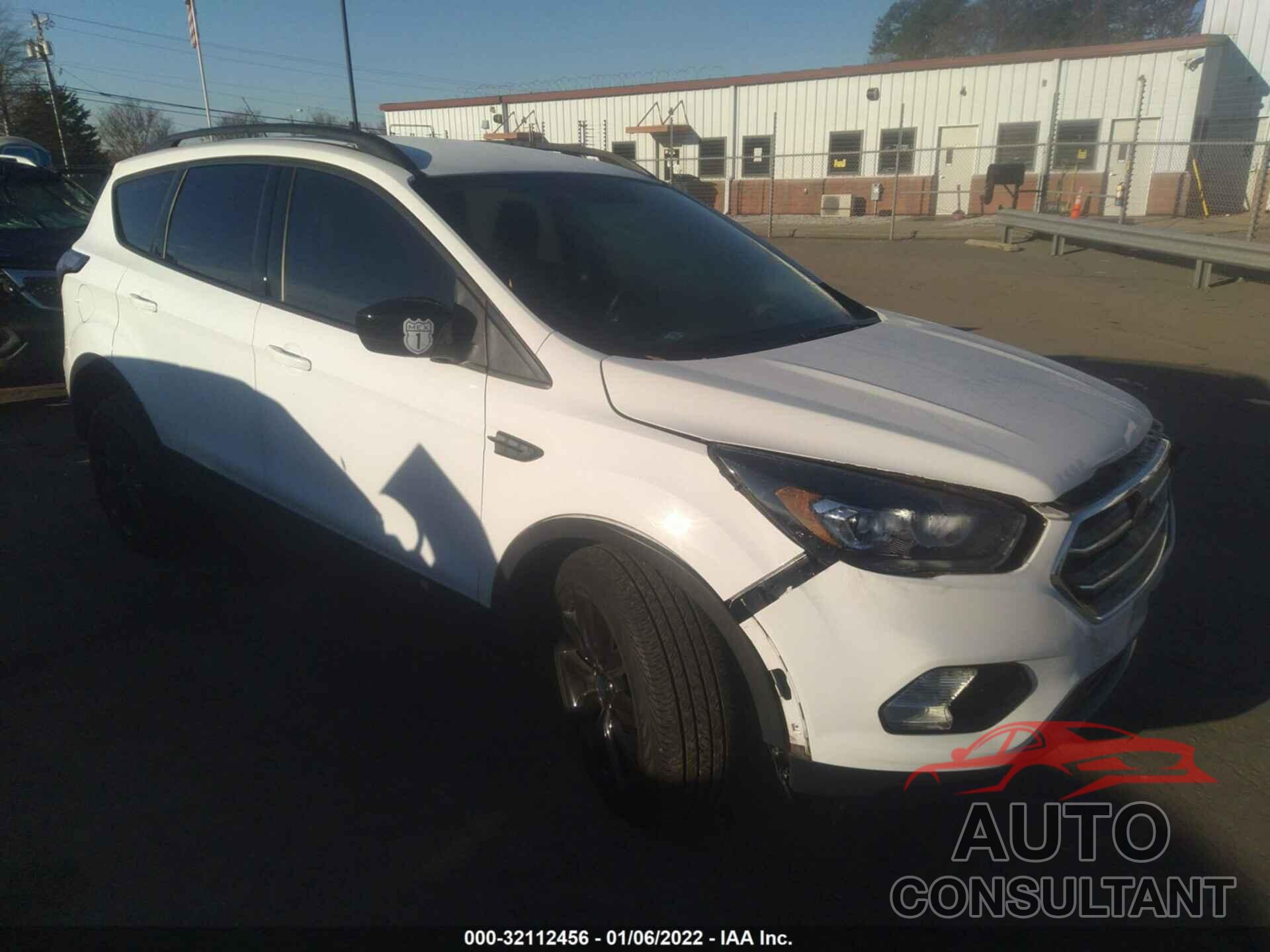 FORD ESCAPE 2018 - 1FMCU0GD3JUD33888