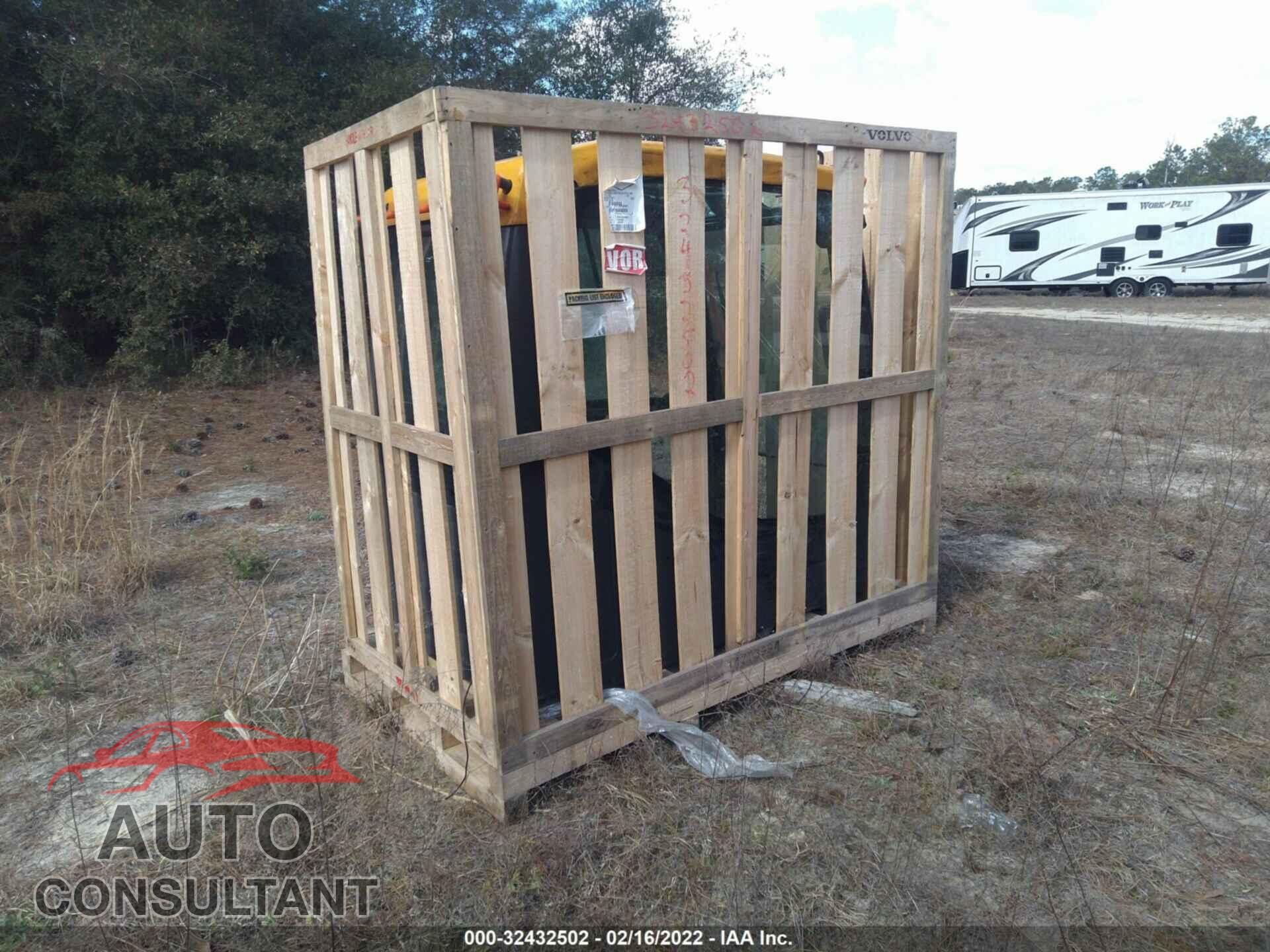 VOLVO **CAB ONLY** 2020 - VCEC200EA00314449