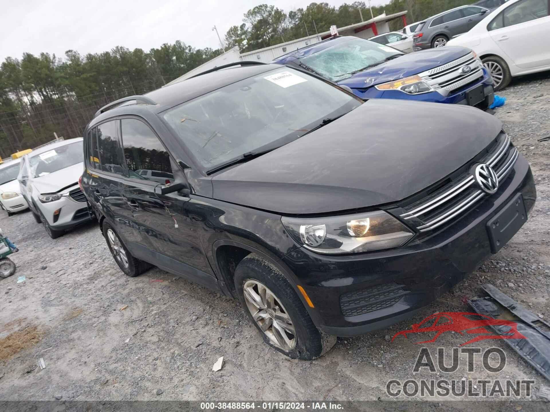 VOLKSWAGEN TIGUAN 2017 - WVGAV7AX5HK000842