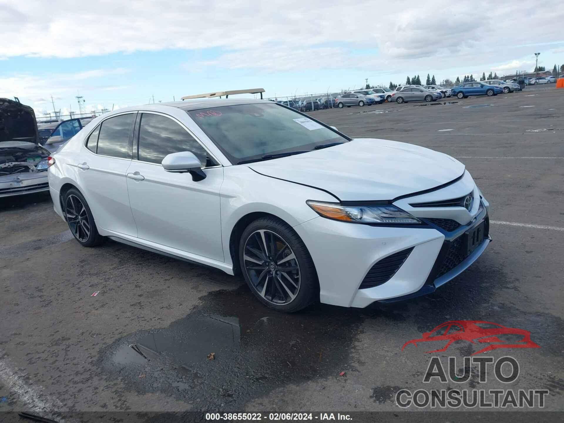 TOYOTA CAMRY 2018 - 4T1B61HK3JU035205