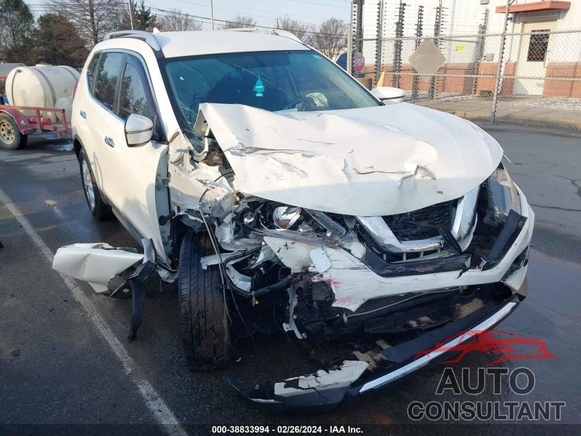 NISSAN ROGUE 2017 - KNMAT2MT6HP563844