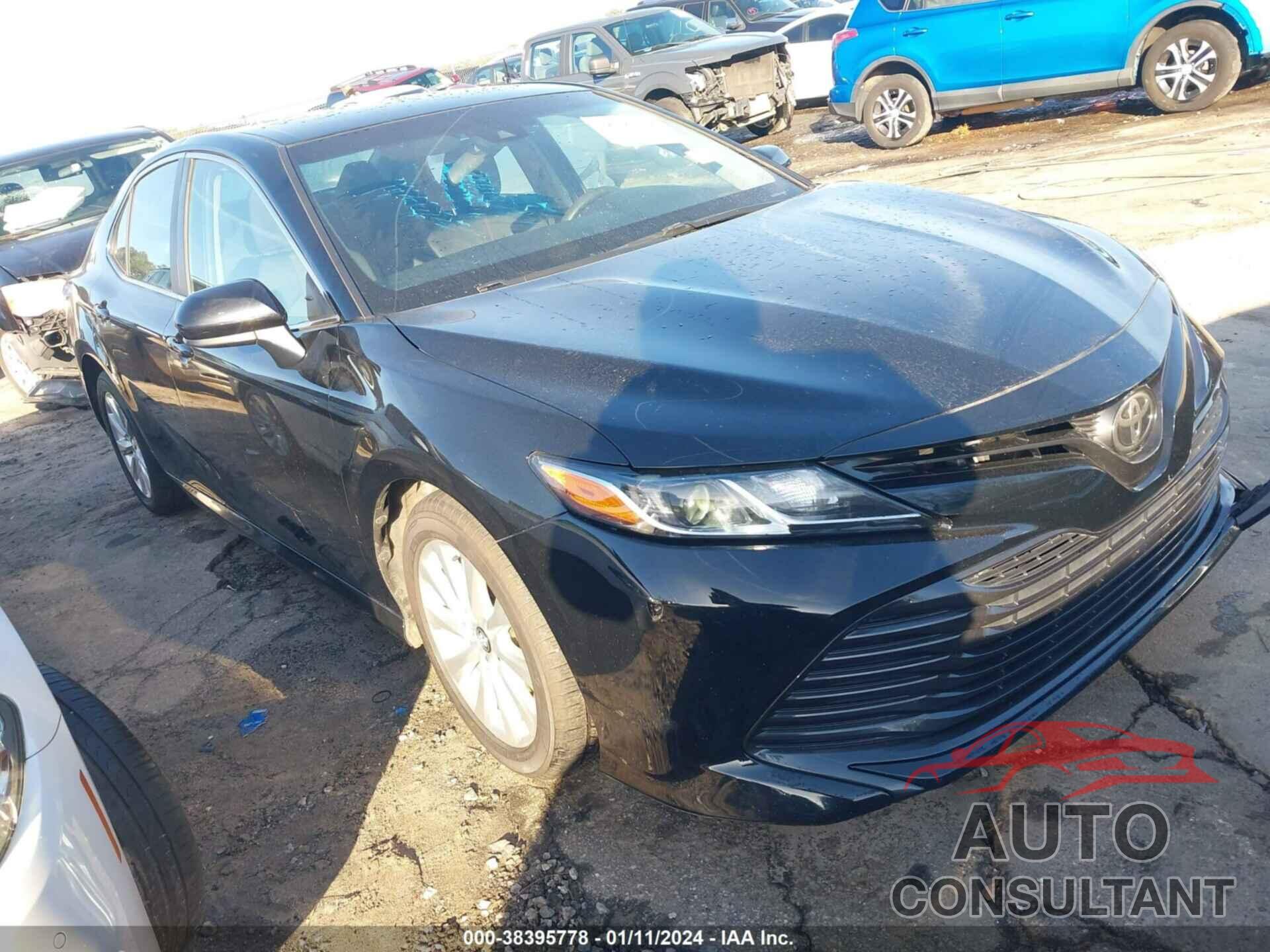 TOYOTA CAMRY 2018 - 4T1B11HK8JU009648