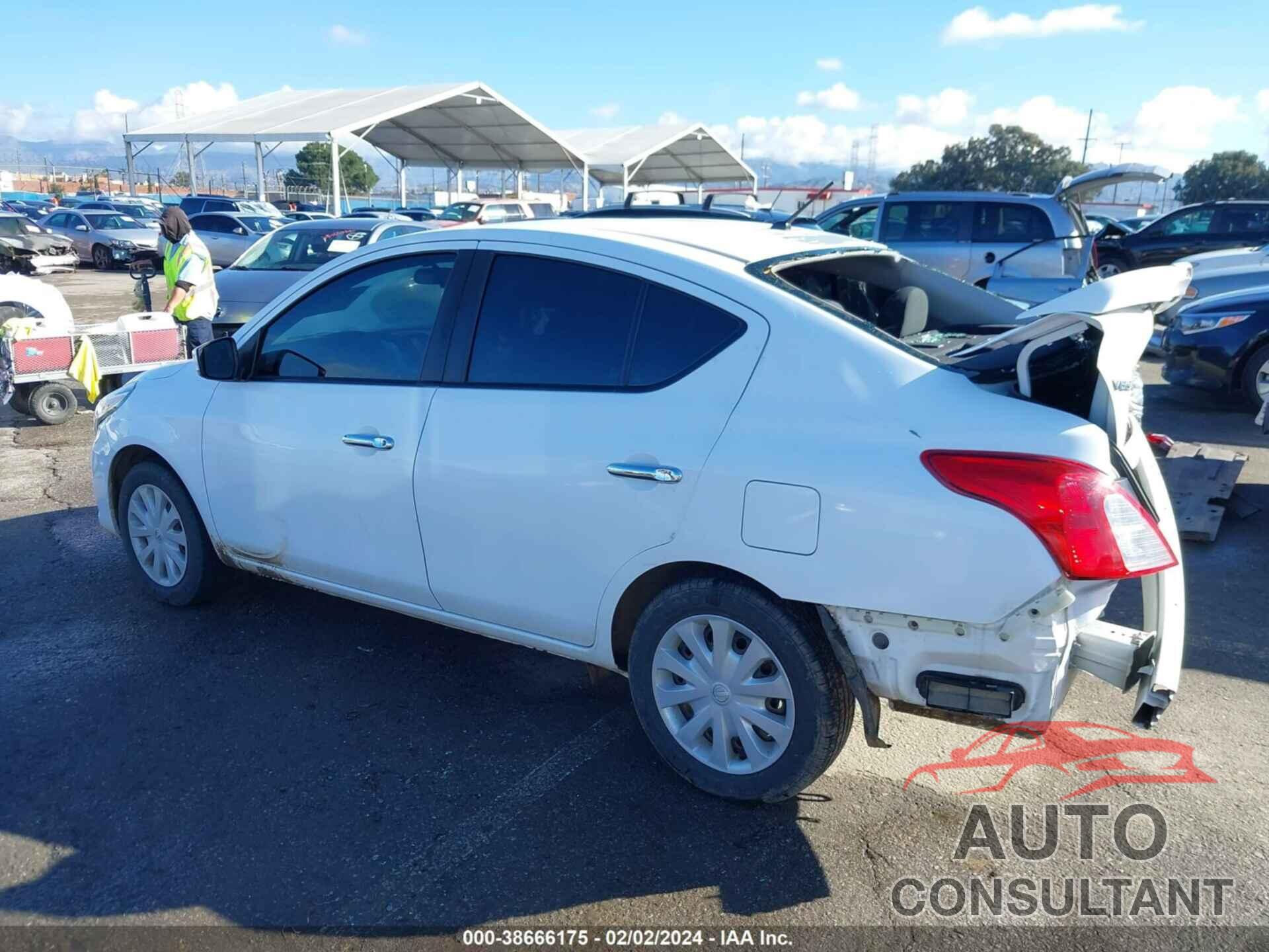 NISSAN VERSA 2018 - 3N1CN7AP3JL834726