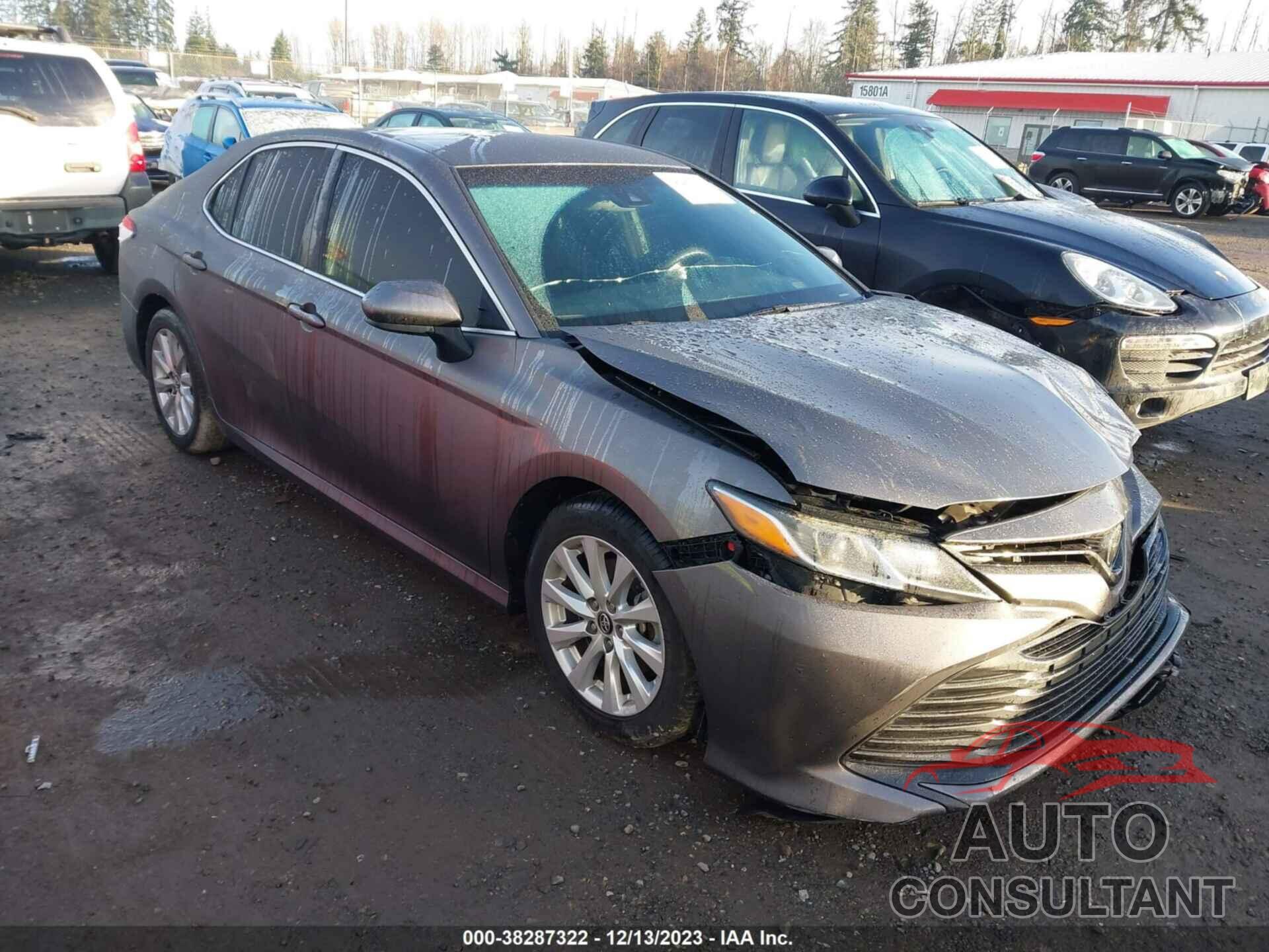 TOYOTA CAMRY 2018 - 4T1B11HK2JU011394