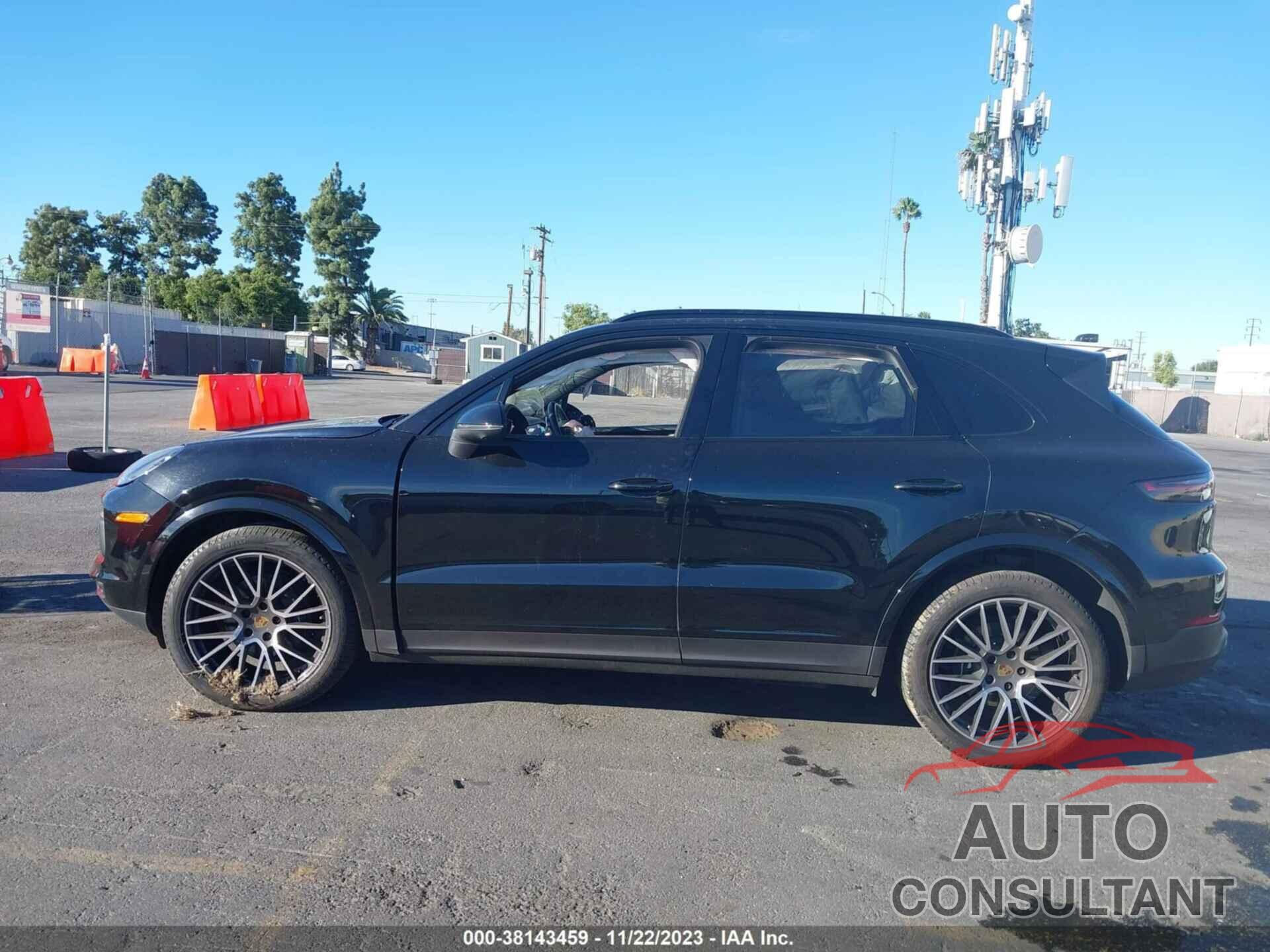 PORSCHE CAYENNE 2019 - WP1AA2AY3KDA18956