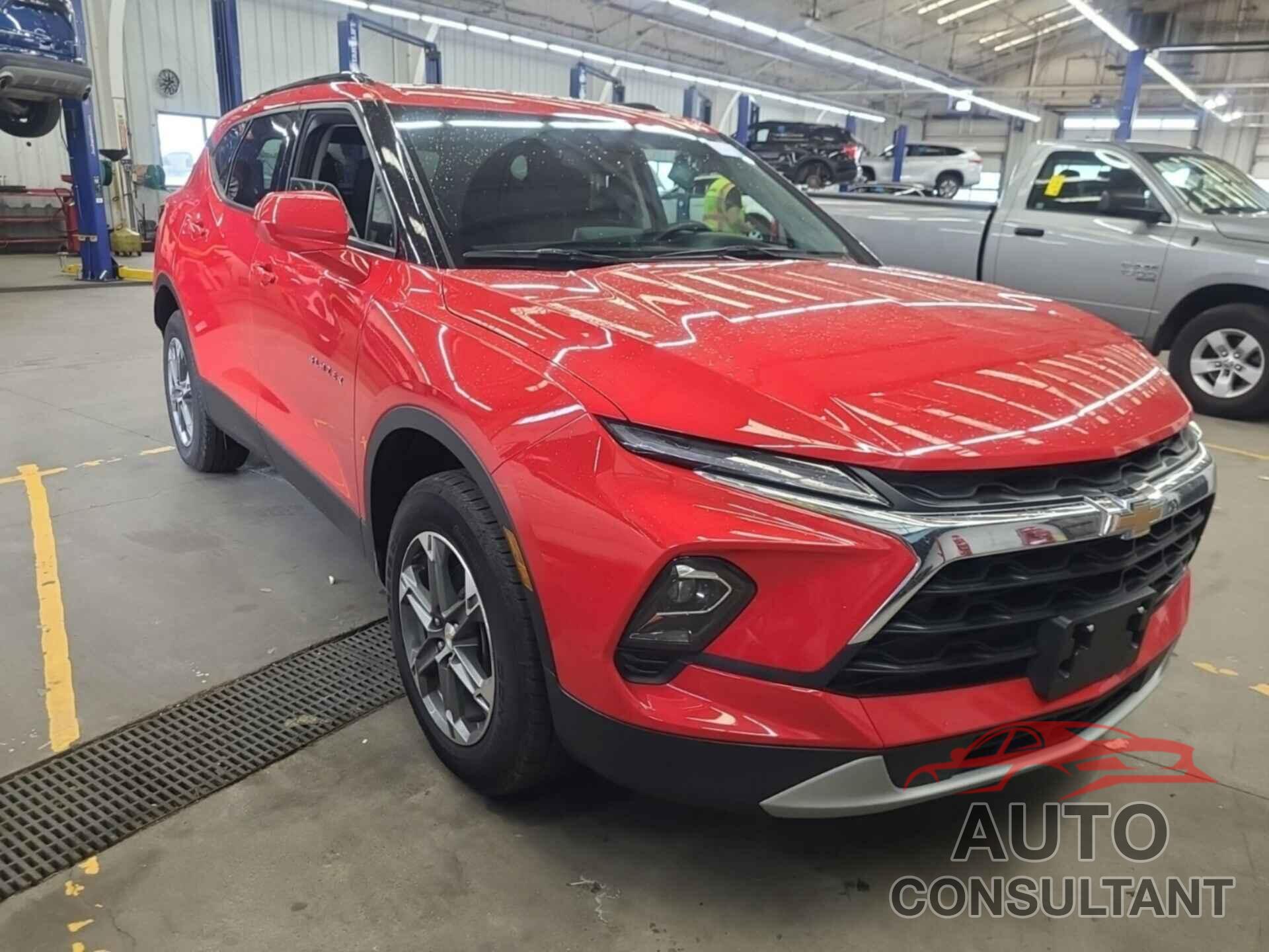 CHEVROLET BLAZER 2023 - 3GNKBHR40PS192358