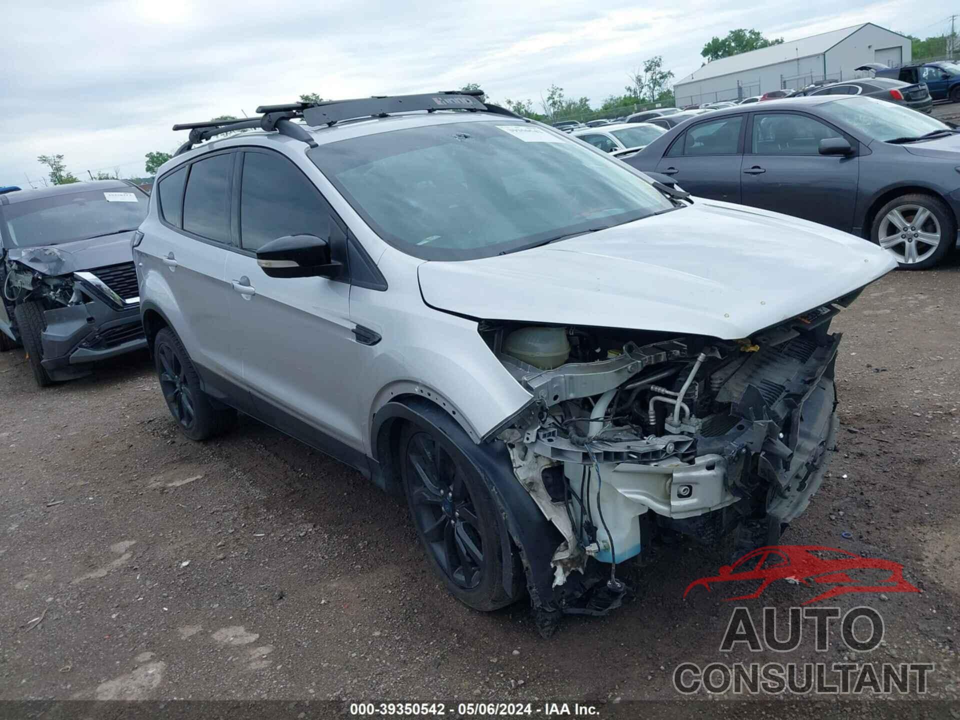 FORD ESCAPE 2017 - 1FMCU0J9XHUD17556