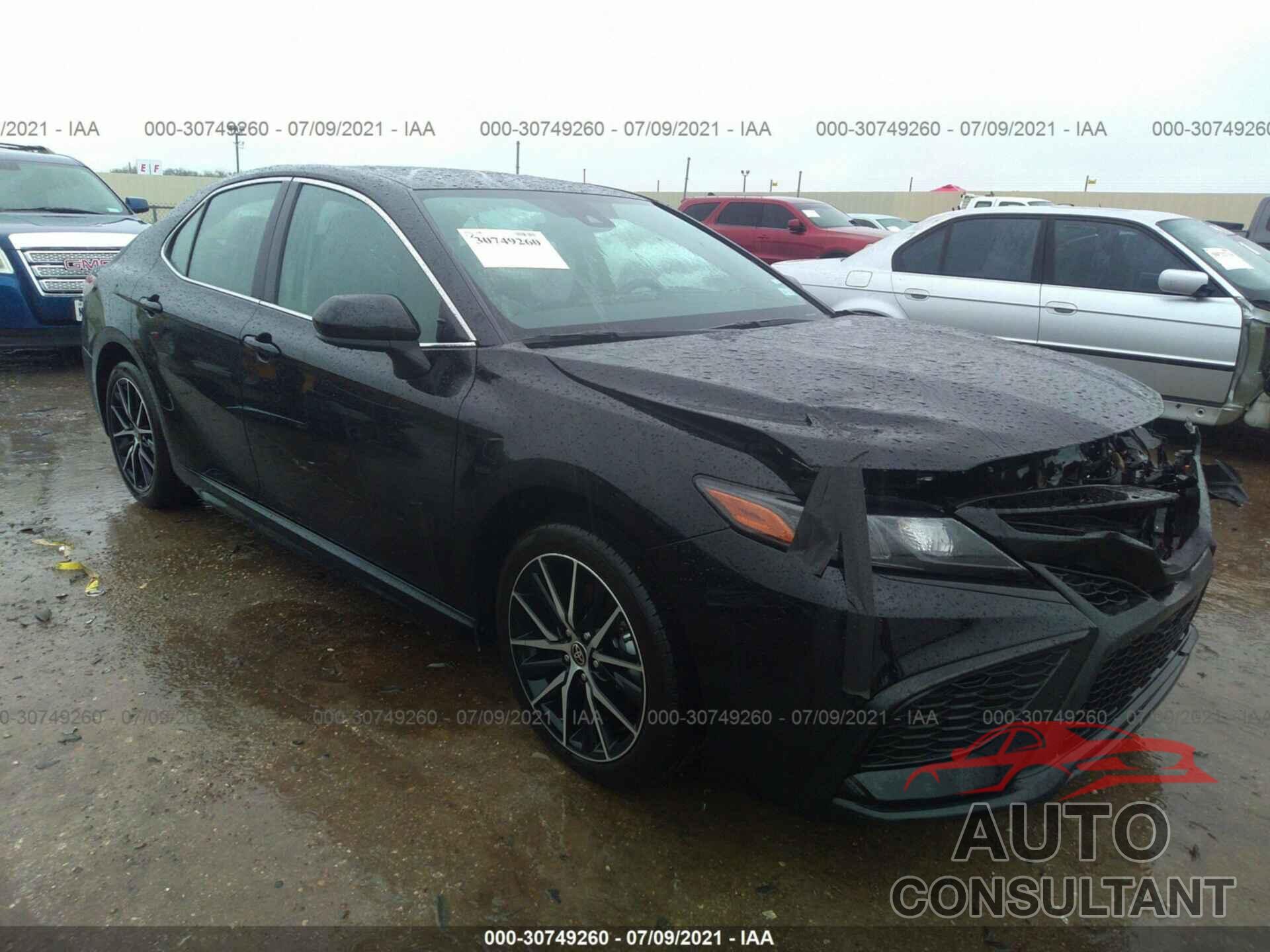 TOYOTA CAMRY 2021 - 4T1G11AK5MU560818