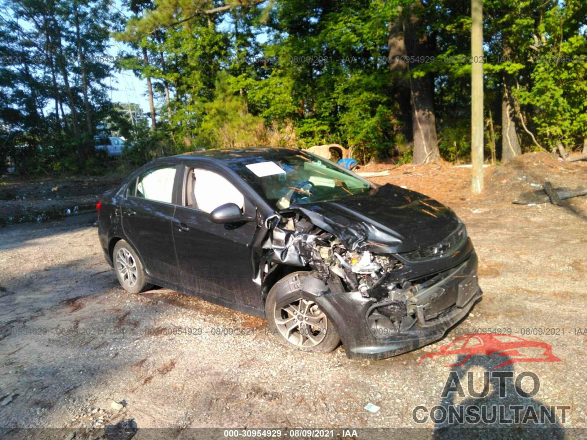 CHEVROLET SONIC 2018 - 1G1JD5SH5J4102471