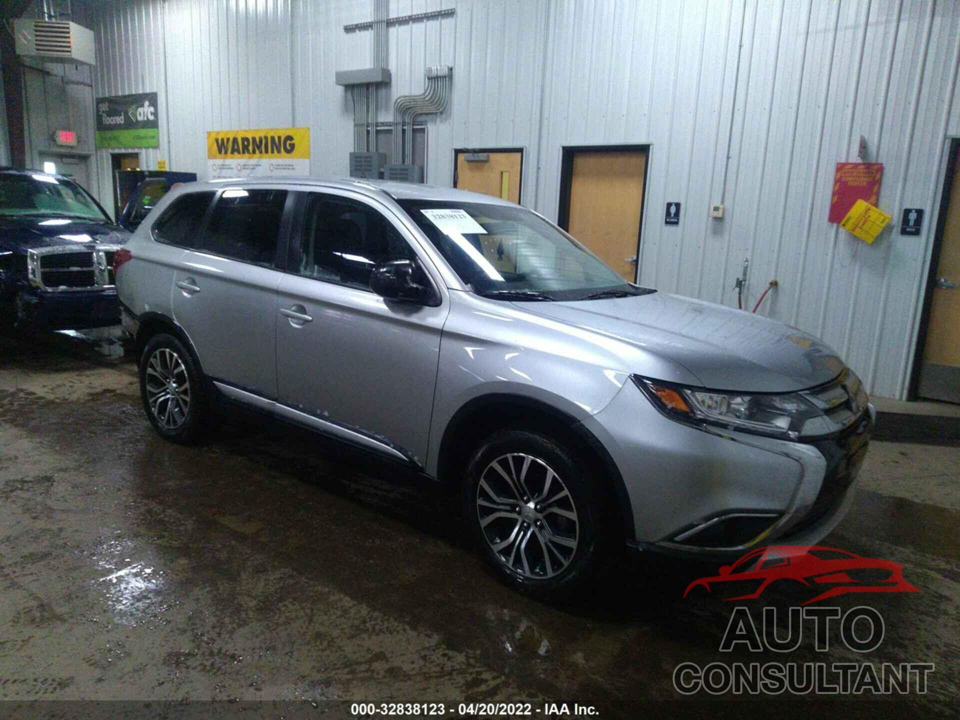 MITSUBISHI OUTLANDER 2018 - JA4AZ3A34JZ057586