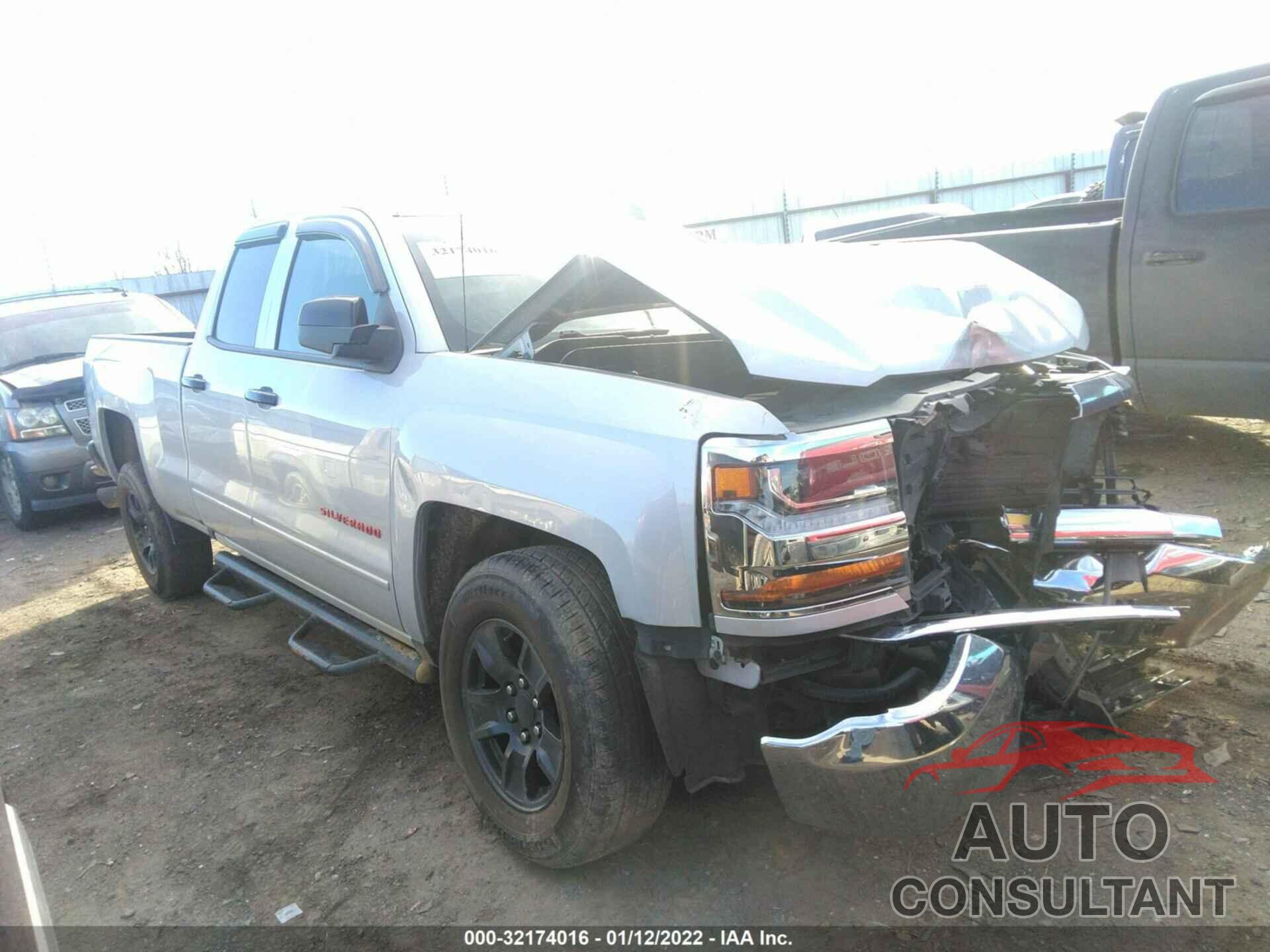 CHEVROLET SILVERADO 1500 2018 - 1GCRCREC2JZ150520