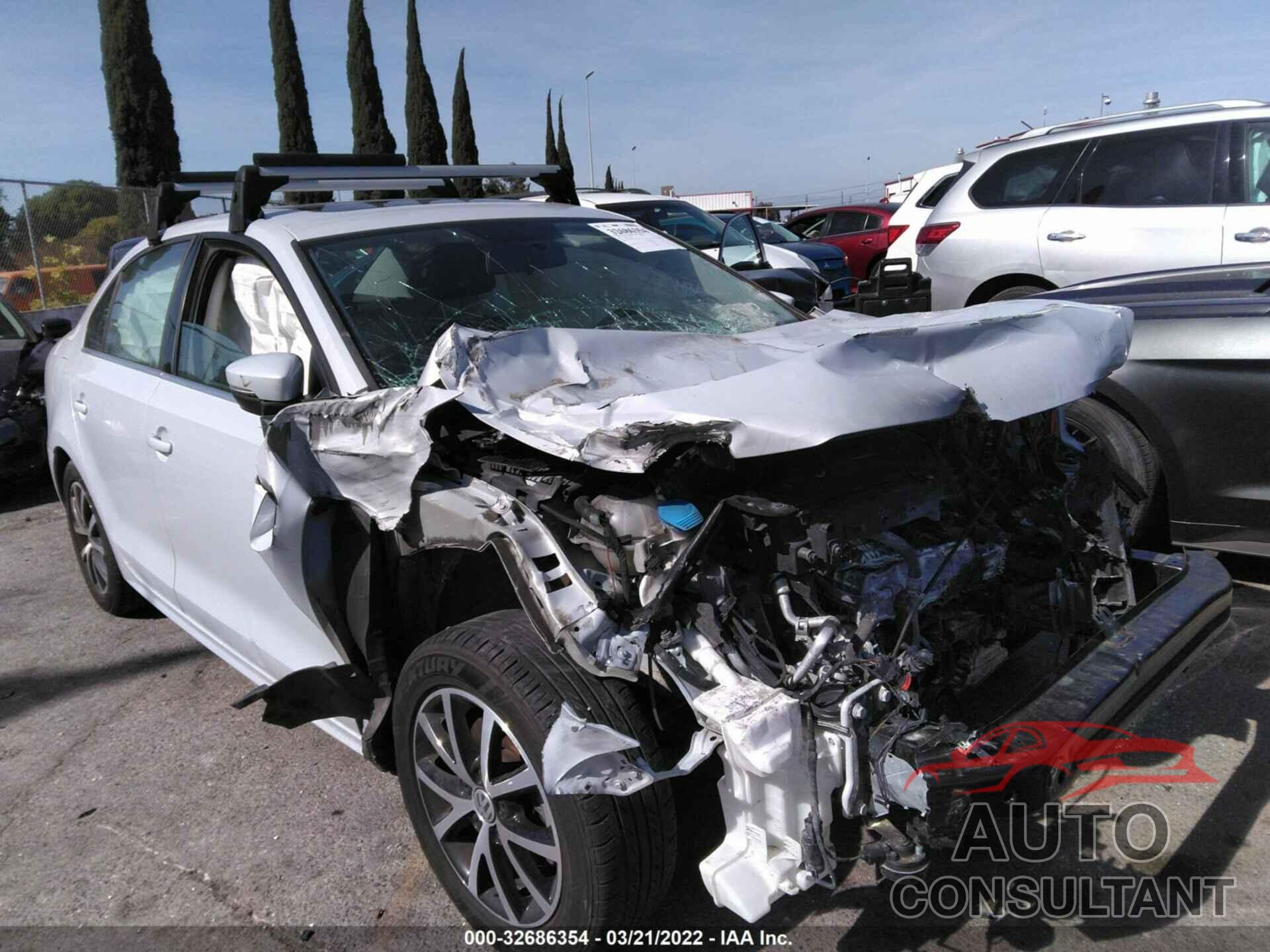 VOLKSWAGEN JETTA 2017 - 3VWDB7AJ7HM411851