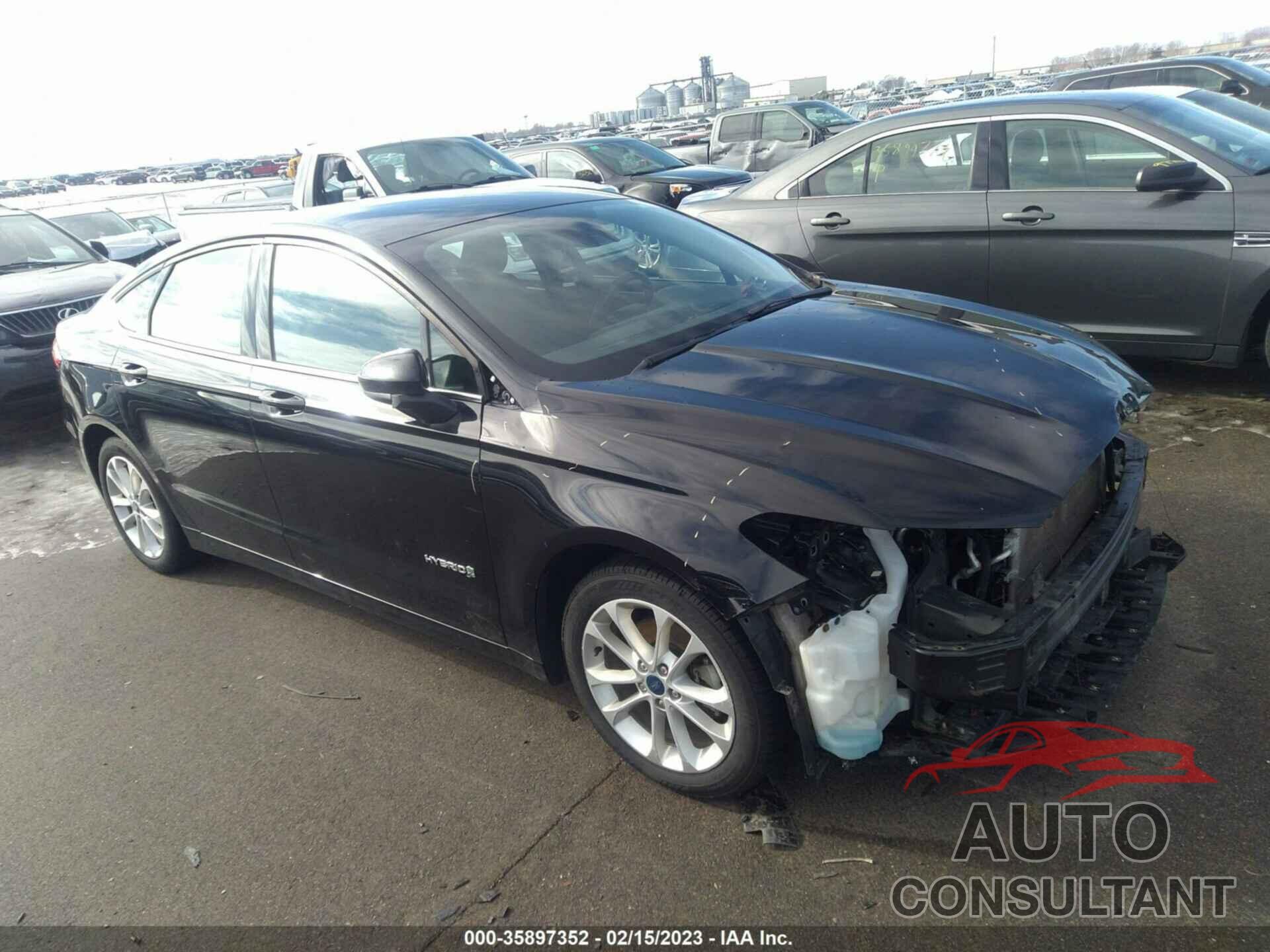 FORD FUSION HYBRID 2019 - 3FA6P0LU0KR139333